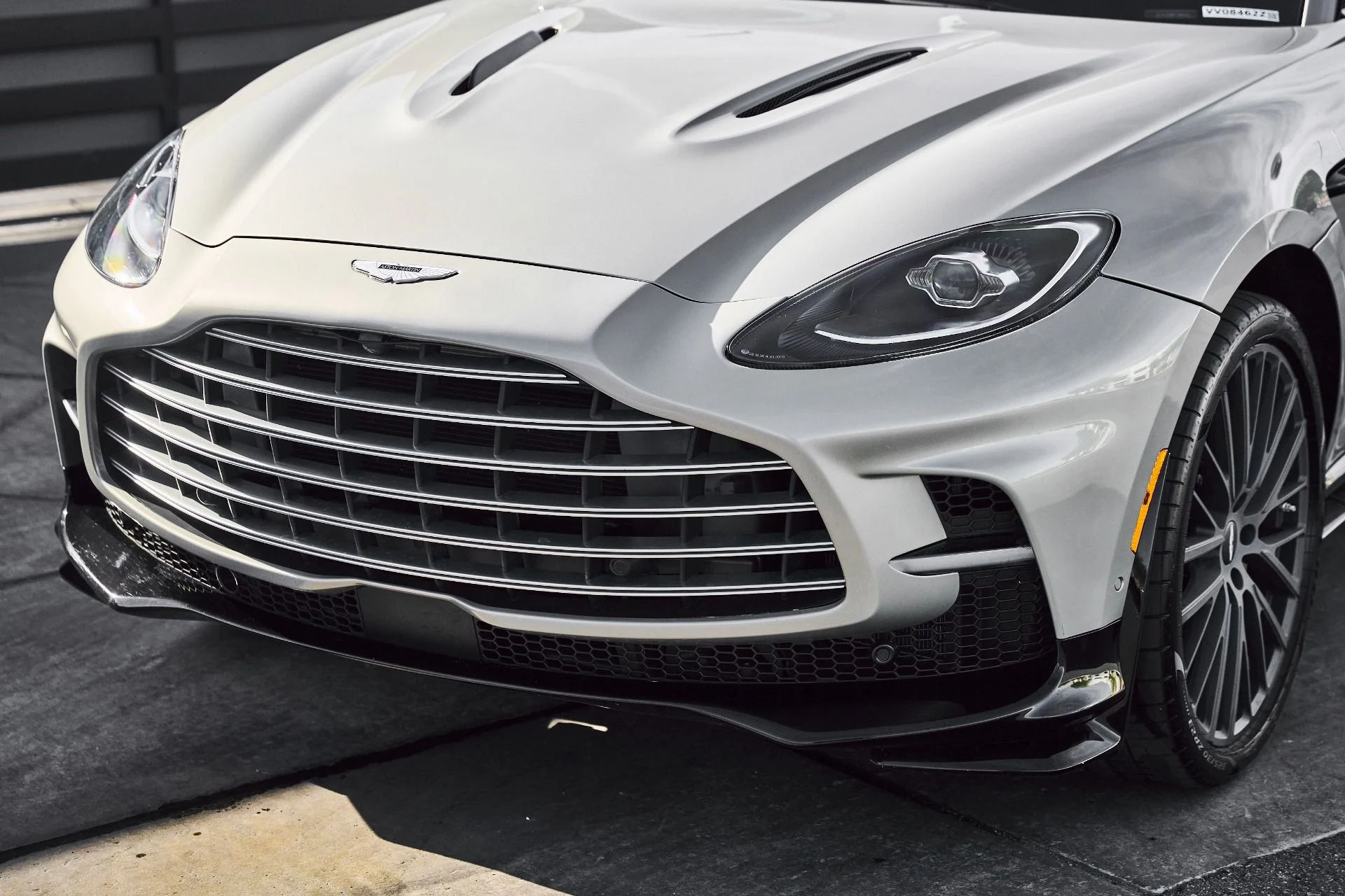 mph004_2383420307_Used_2023_Aston_Martin_DBX_707_1774652339_5fd93aed36