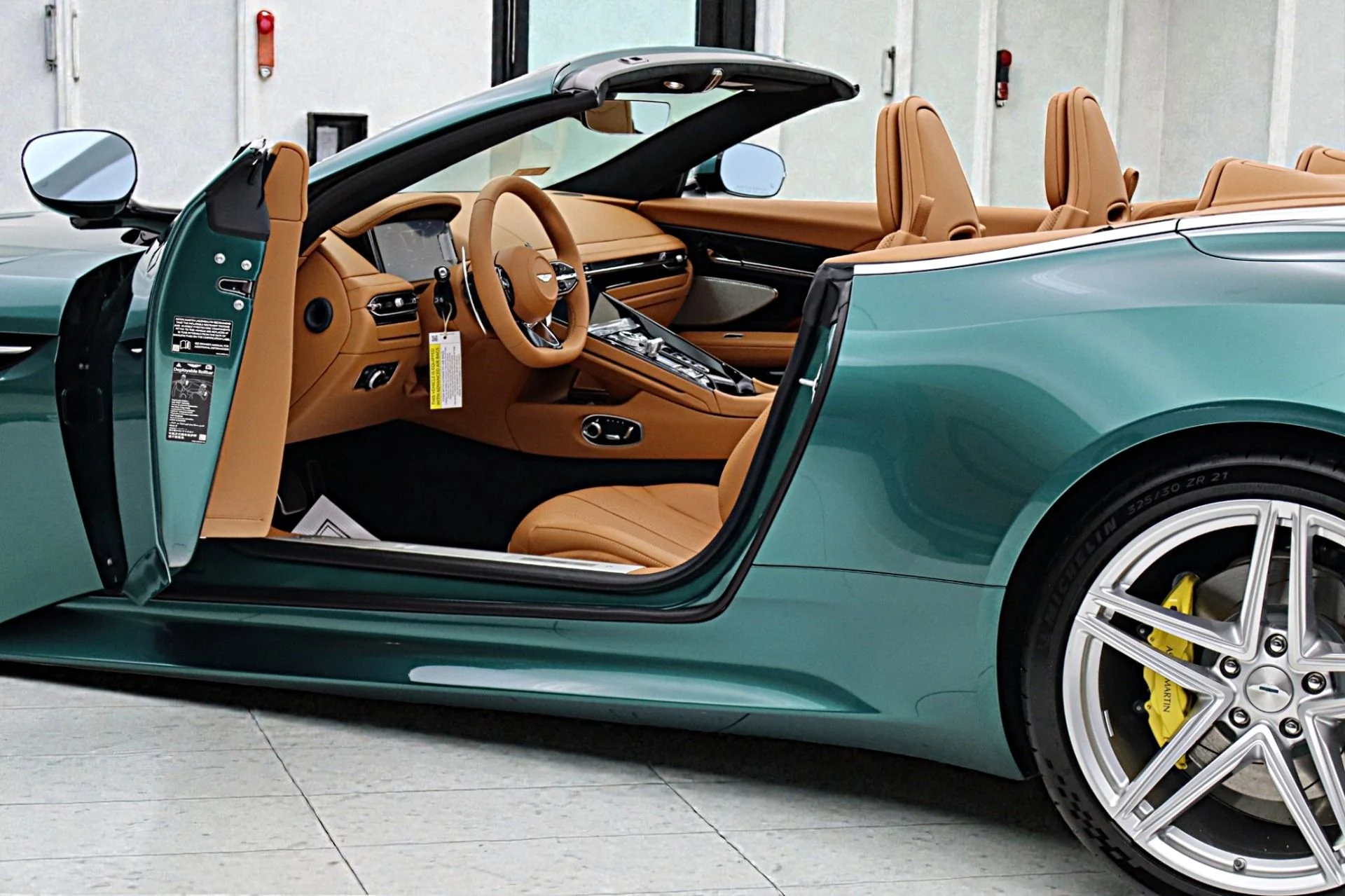 mph004_2387059832_New_2026_Aston_Martin_DB_12_Volante_d956b86aaa