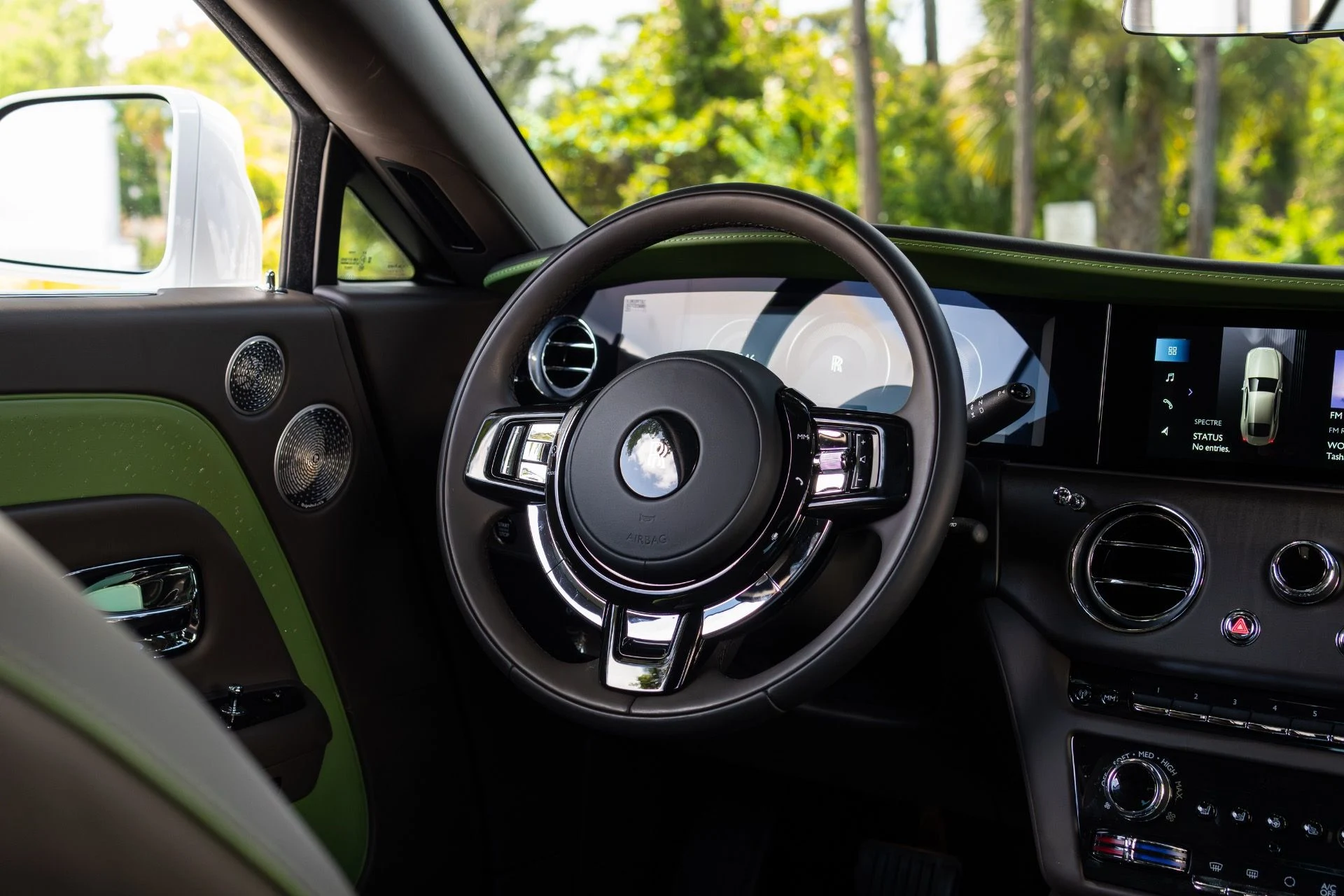 mph004_2393827367_Used_2024_Rolls_Royce_Spectre_1775023108_b5550dab66