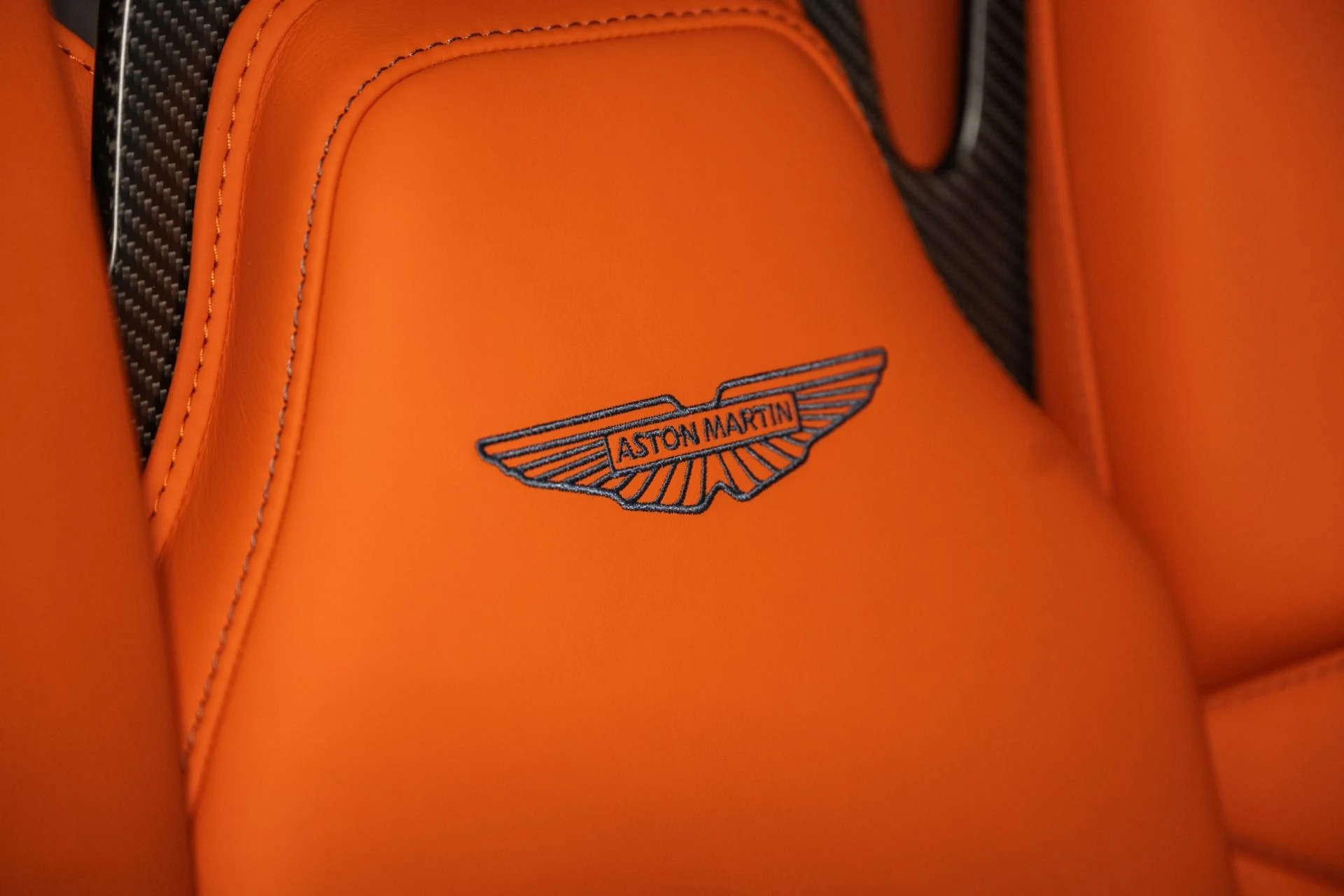 mph004_2397171308_Used_2025_Aston_Martin_Vantage_Coupe_1737041109_1005865c04