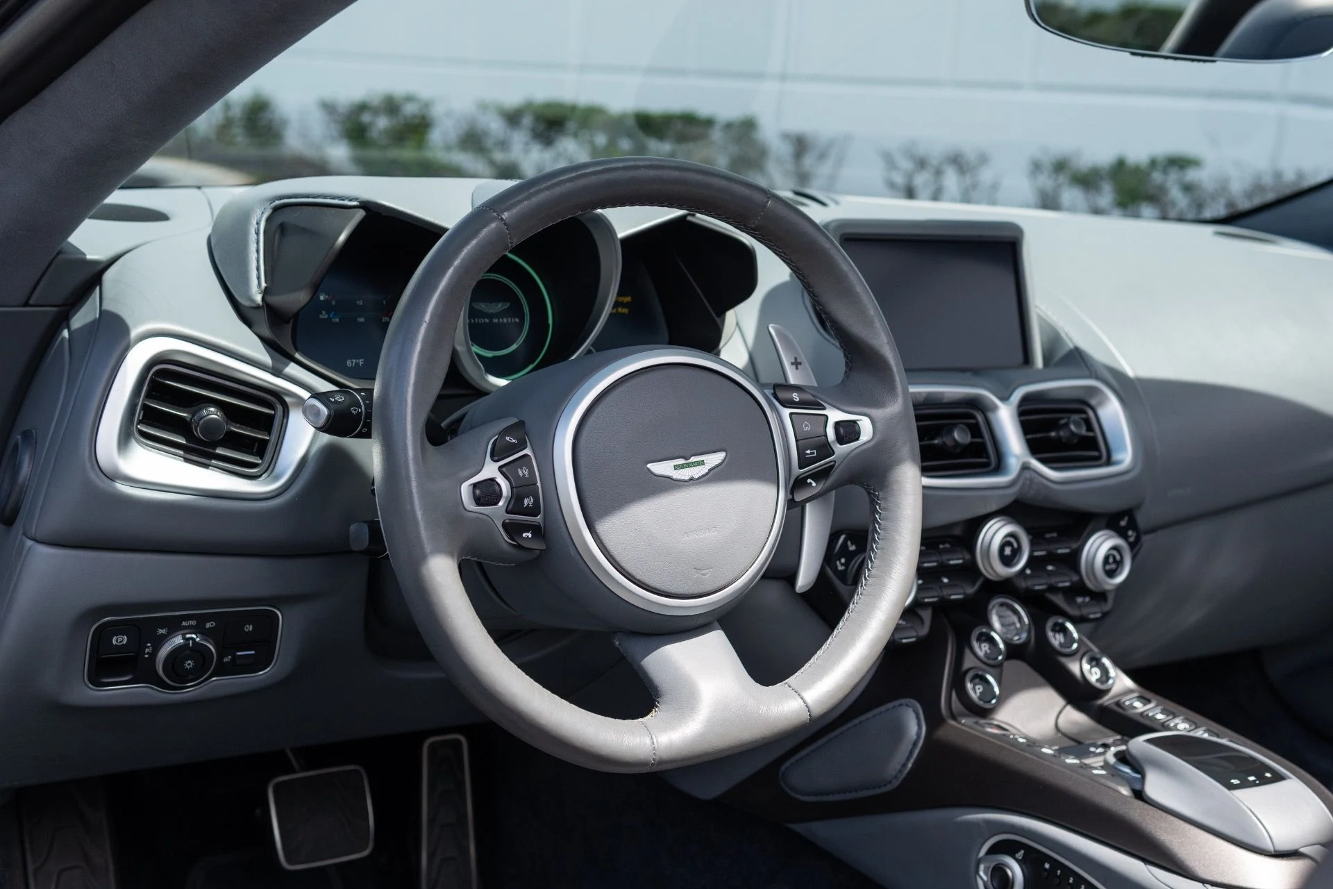 mph004_2404629067_Used_2021_Aston_Martin_Vantage_1774065878_c7575cb28d