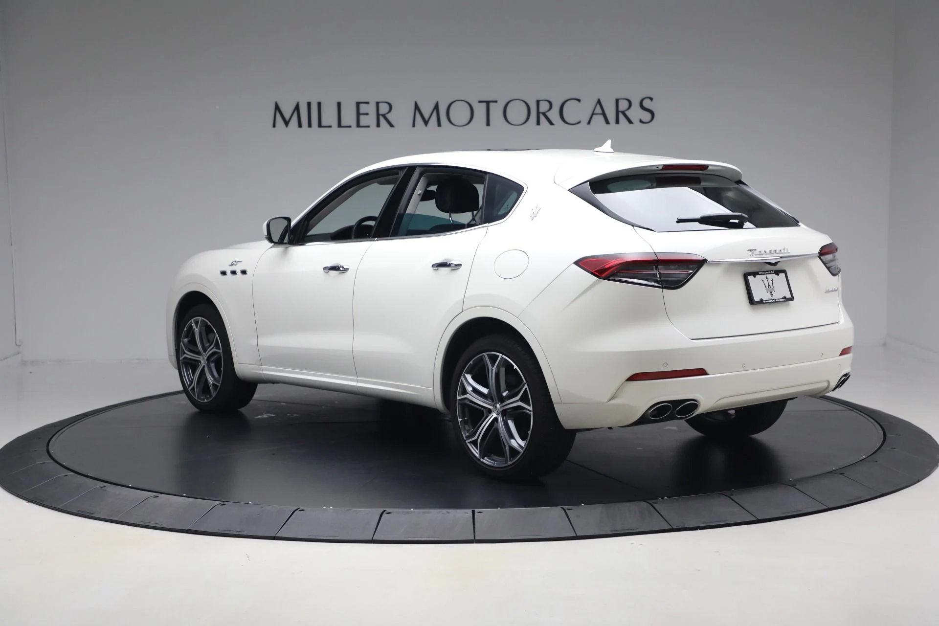 mph004_2408533747_Used_2022_Maserati_Levante_GT_1764079990_84f9901404