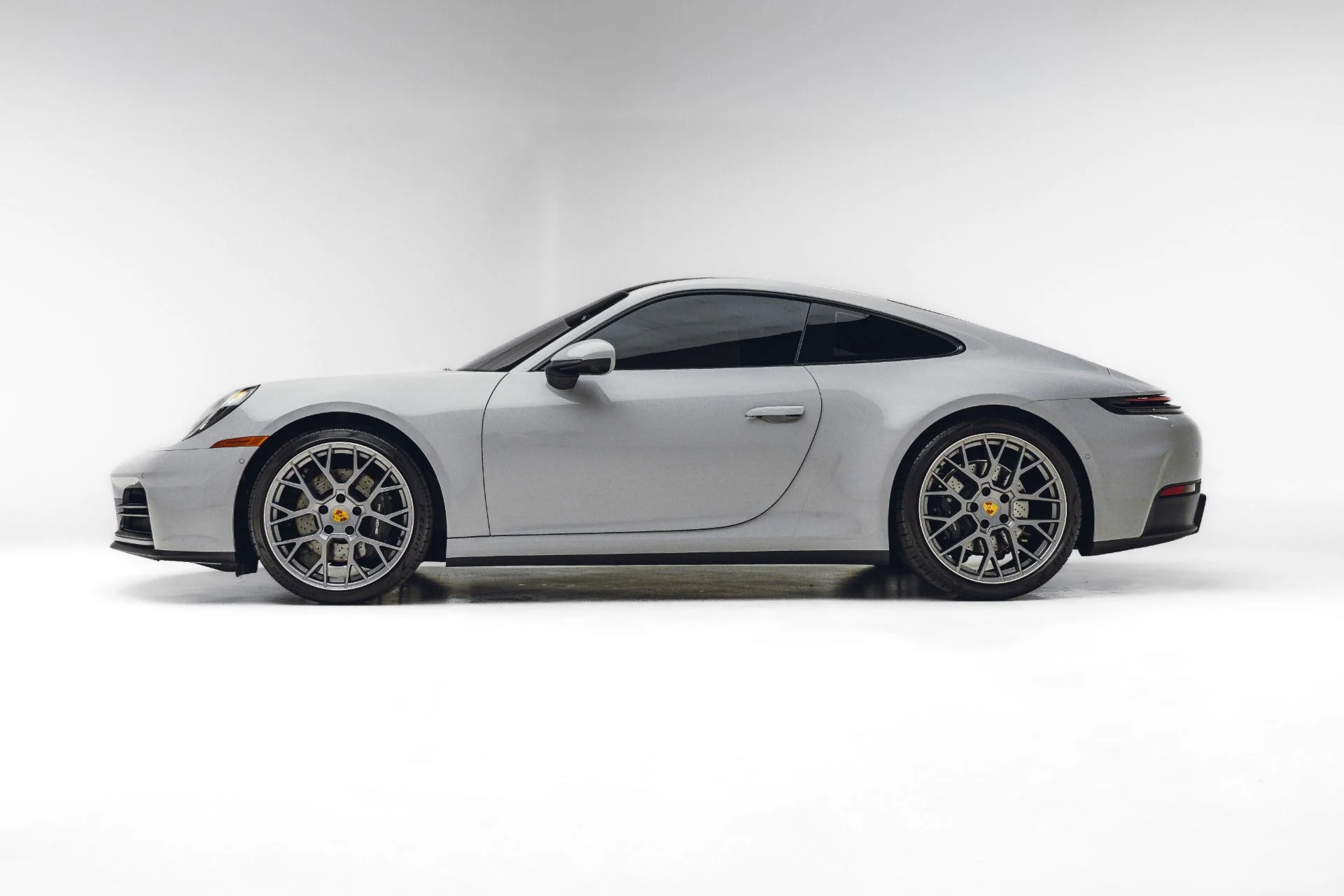 mph004_2409723133_Used_2025_Porsche_911_Carrera_1781738856_1e635bac47