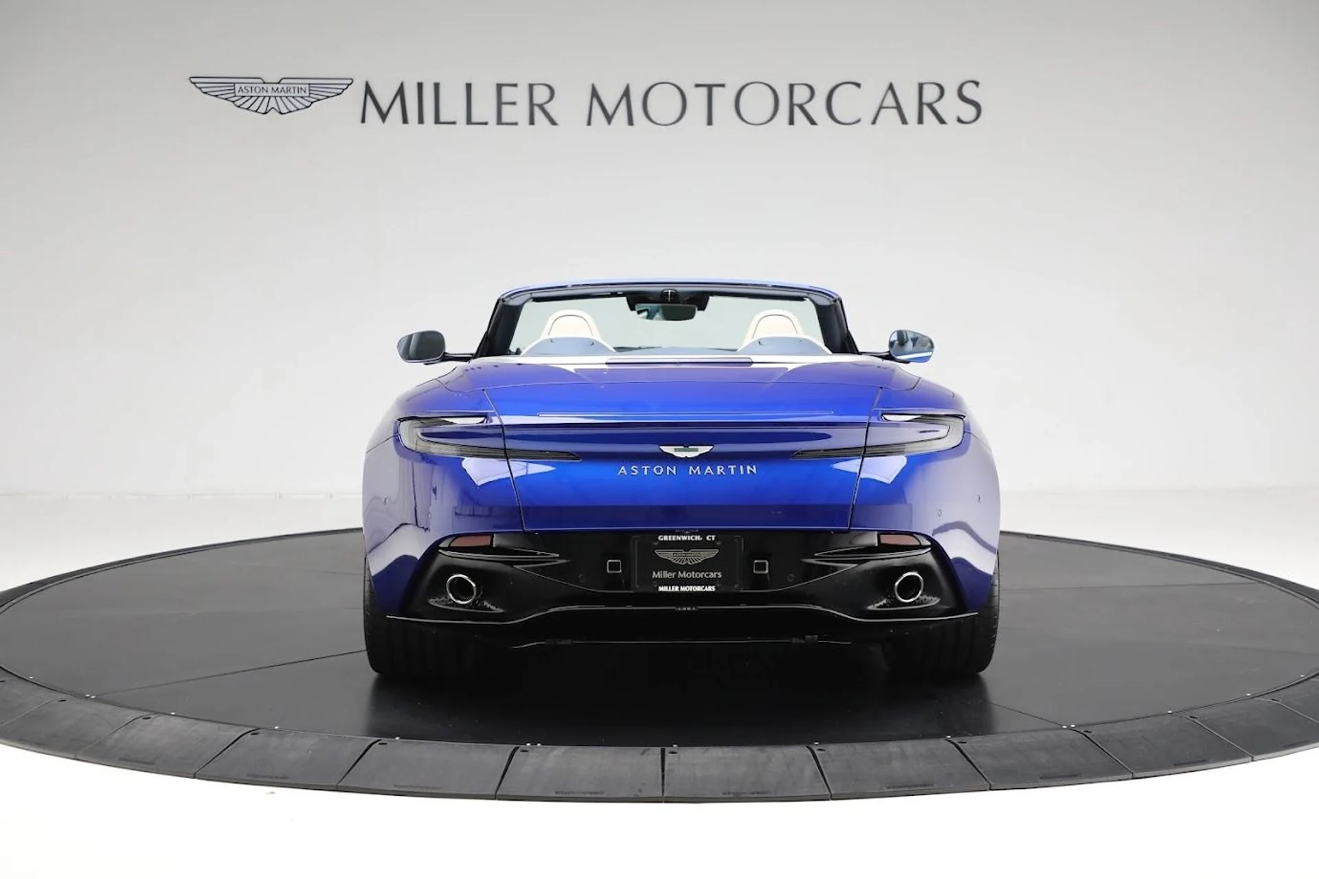 mph004_2420916773_Used_2024_Aston_Martin_DB_12_Volante_fd58625931