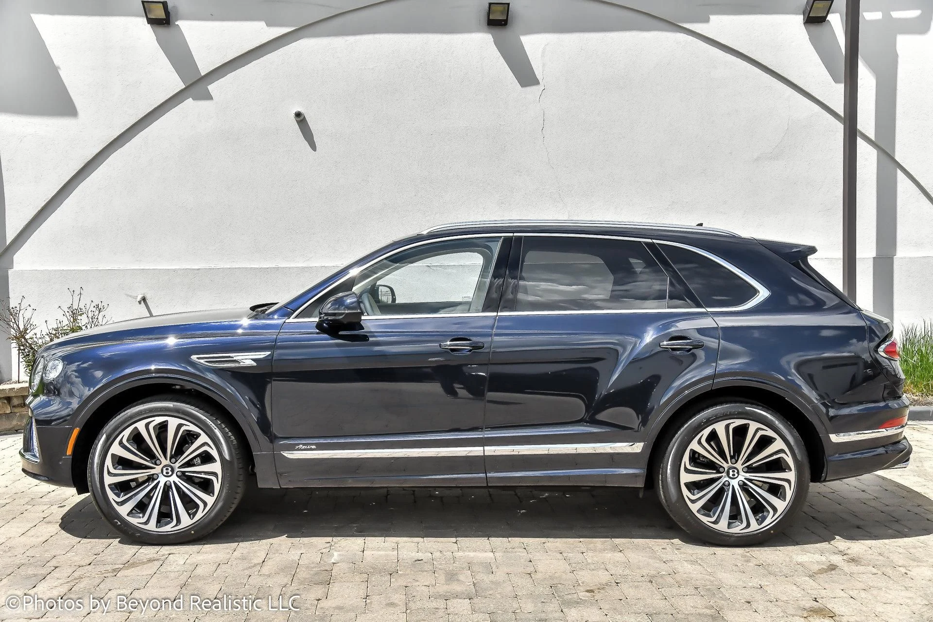 mph004_2423012246_Used_2024_Bentley_Bentayga_Azure_1760342124_ccadcfe0a7