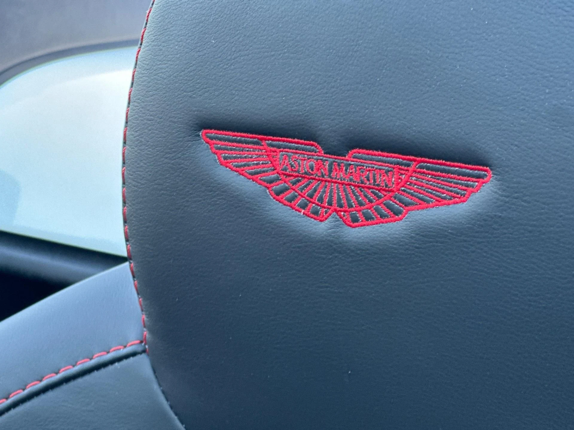 mph004_2428583524_Used_2017_Aston_Martin_V12_Vantage_S_1763219346_bb16b7f864