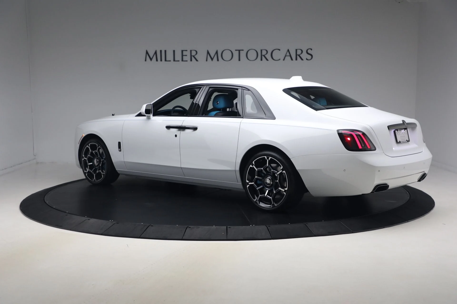 mph004_2447095151_New_2027_Rolls_Royce_Black_Badge_Ghost_eb559b970c