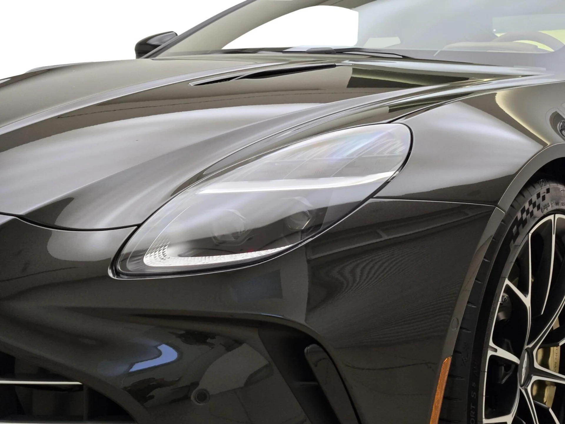 mph004_2465339702_New_2026_Aston_Martin_Vantage_S_1775625490_fec9169f3c