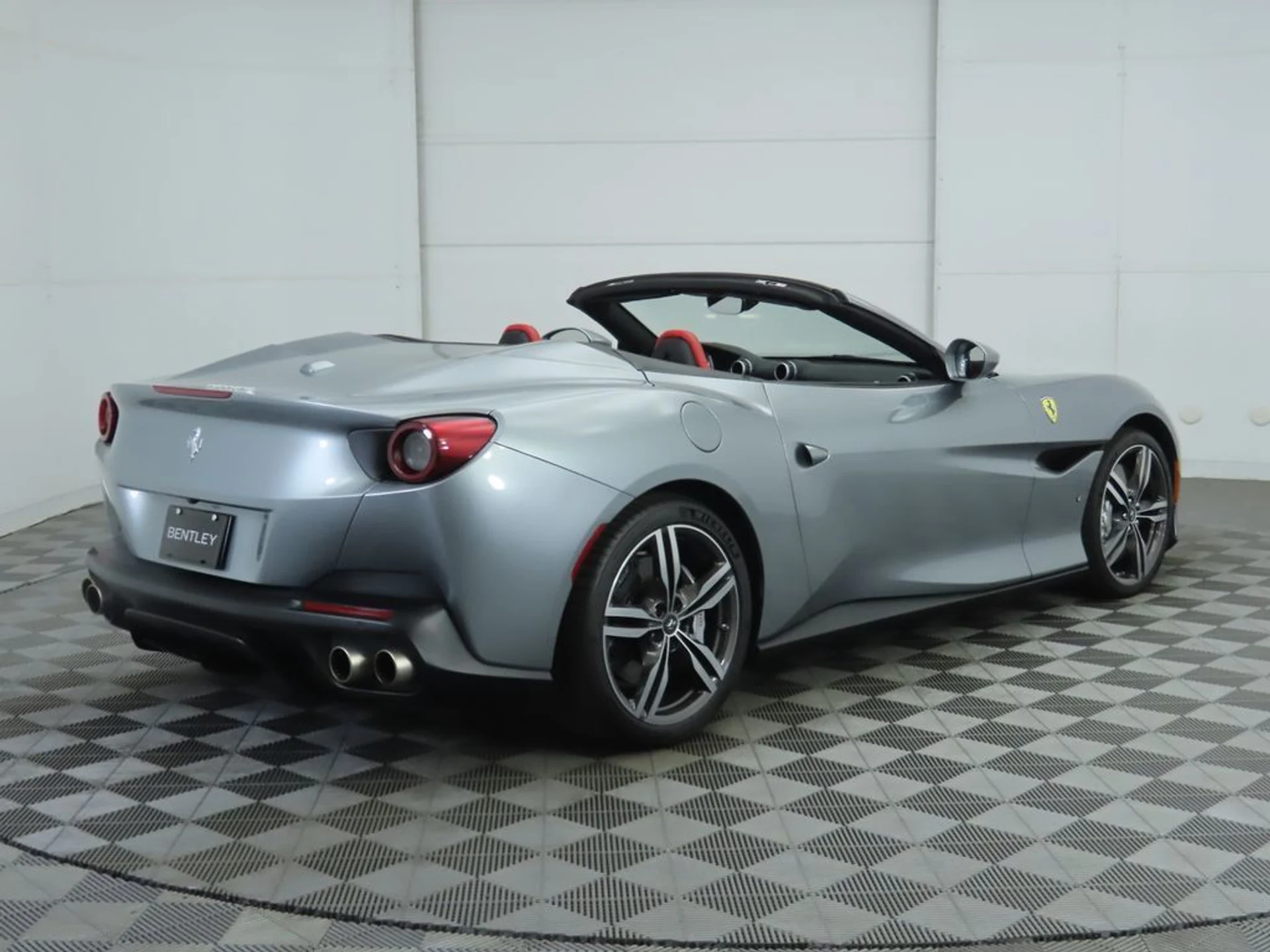 mph004_2467740828_used_2019_ferrari_portofino_base_8119_22954184_5_1024_b15dd0e0d3