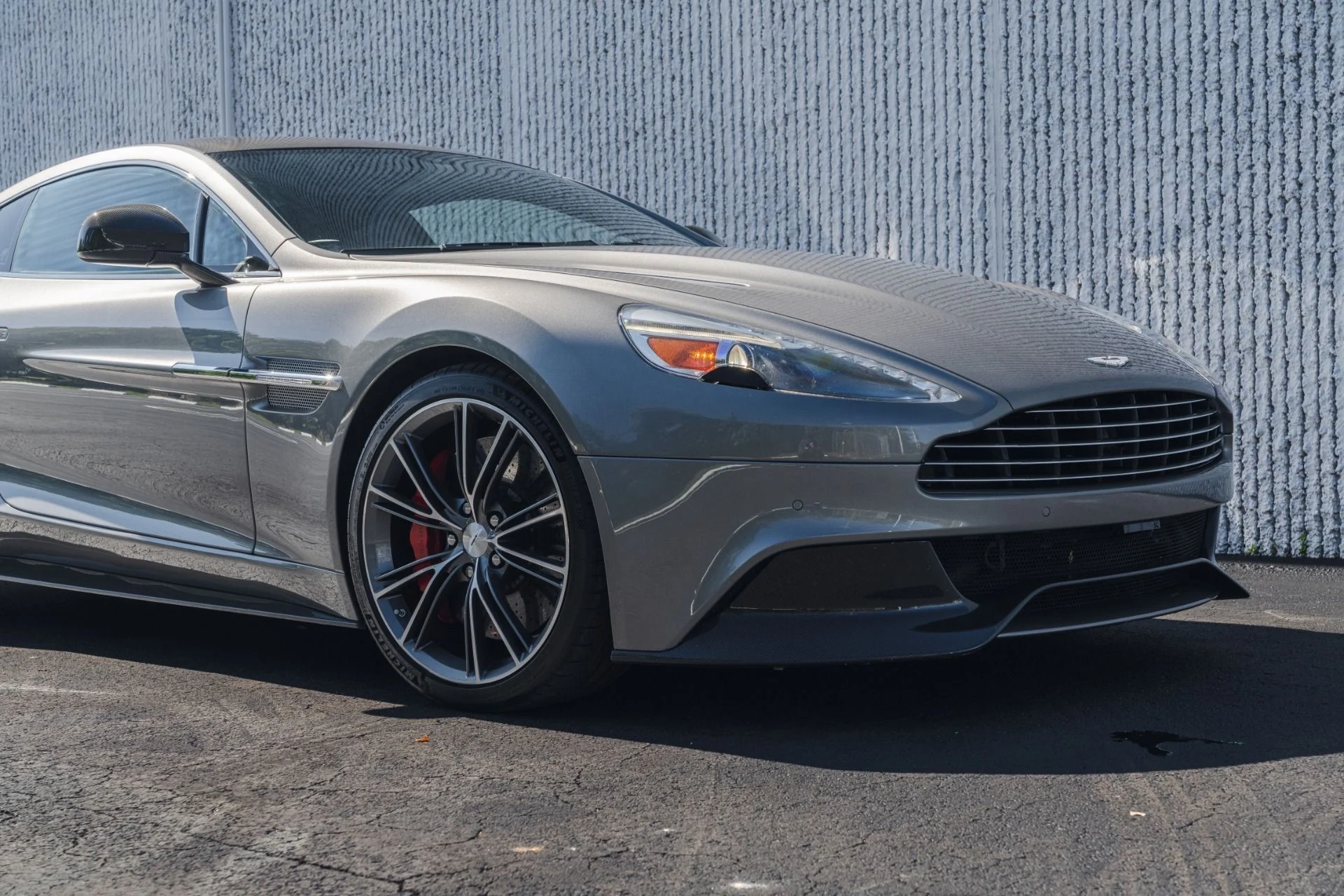mph004_2476992787_Used_2014_Aston_Martin_Vanquish_w_Quilted_Stitching_Carbon_Interior_Carbon_Exterior_1757455355_1619a52bbb