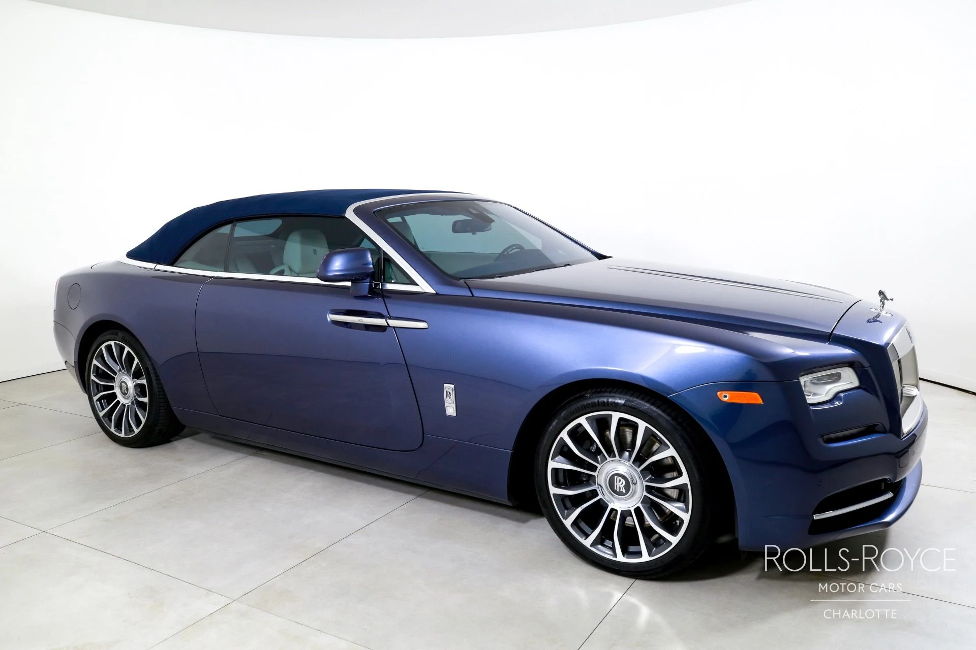 mph004_2484768870_Used_2017_Rolls_Royce_Dawn_1754332752_ab2a32e016