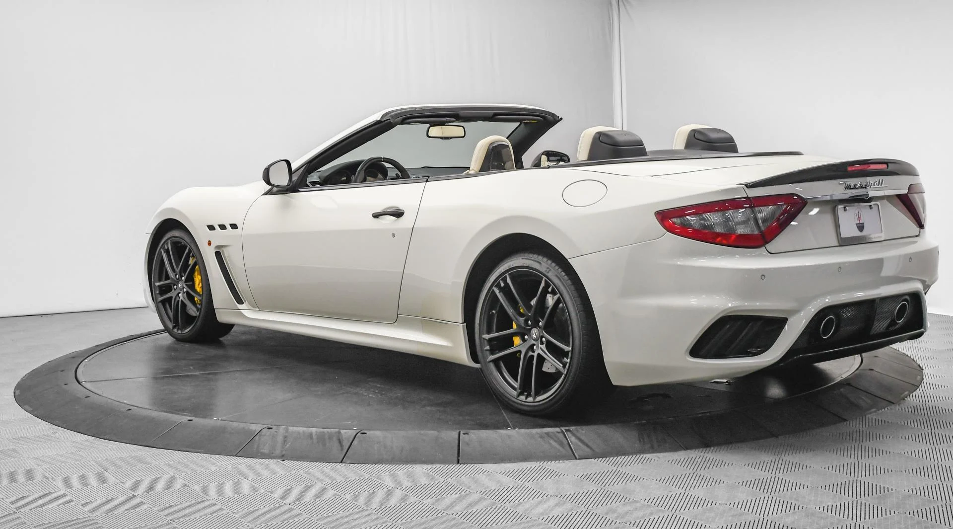 mph004_2487065589_Used_2018_Maserati_Gran_Turismo_Convertible_MC_1755159322_4980683d76