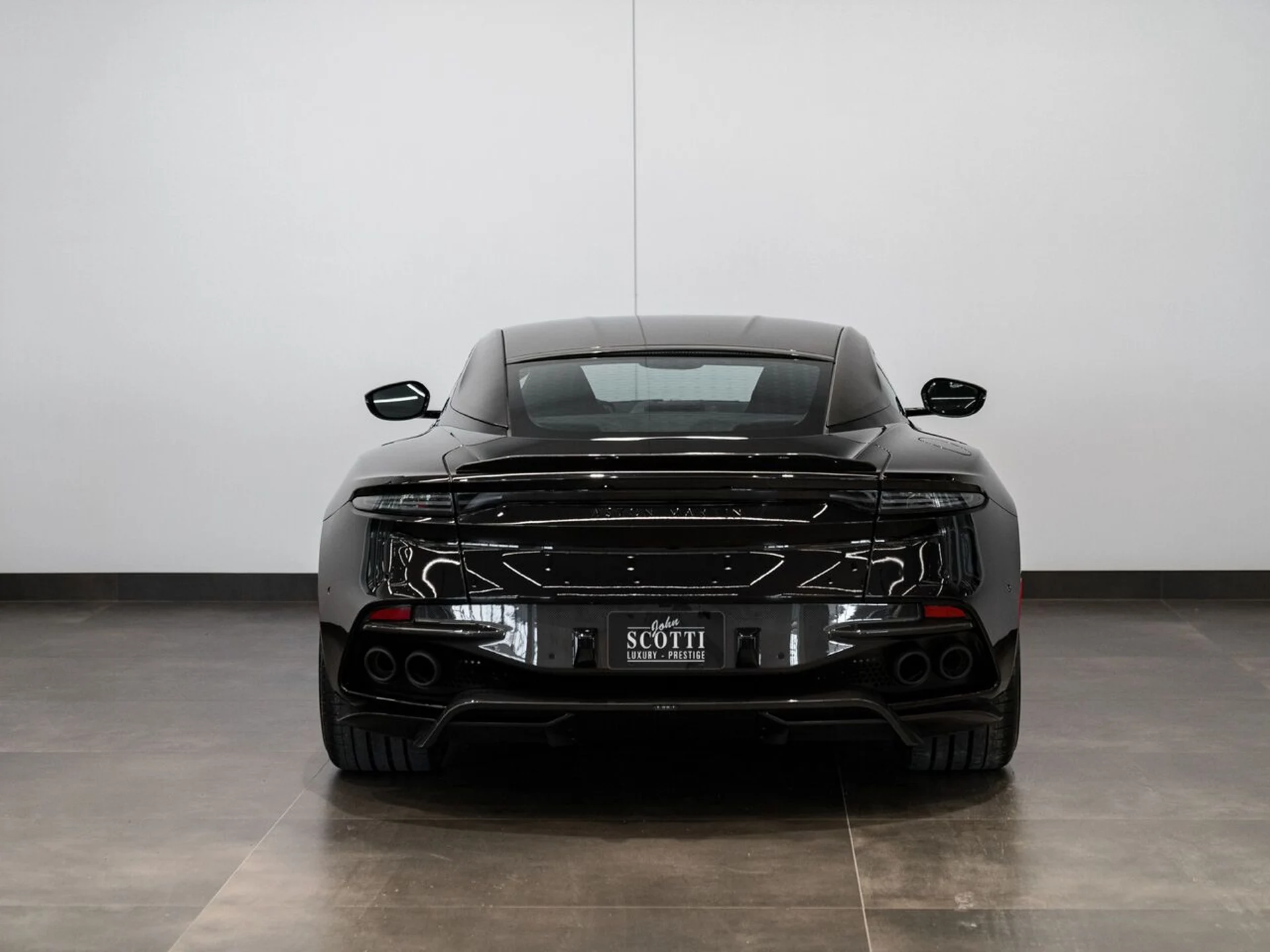 mph004_248970992_aston_martin_dbs_2023_jpg_v_1758918548_4333525180