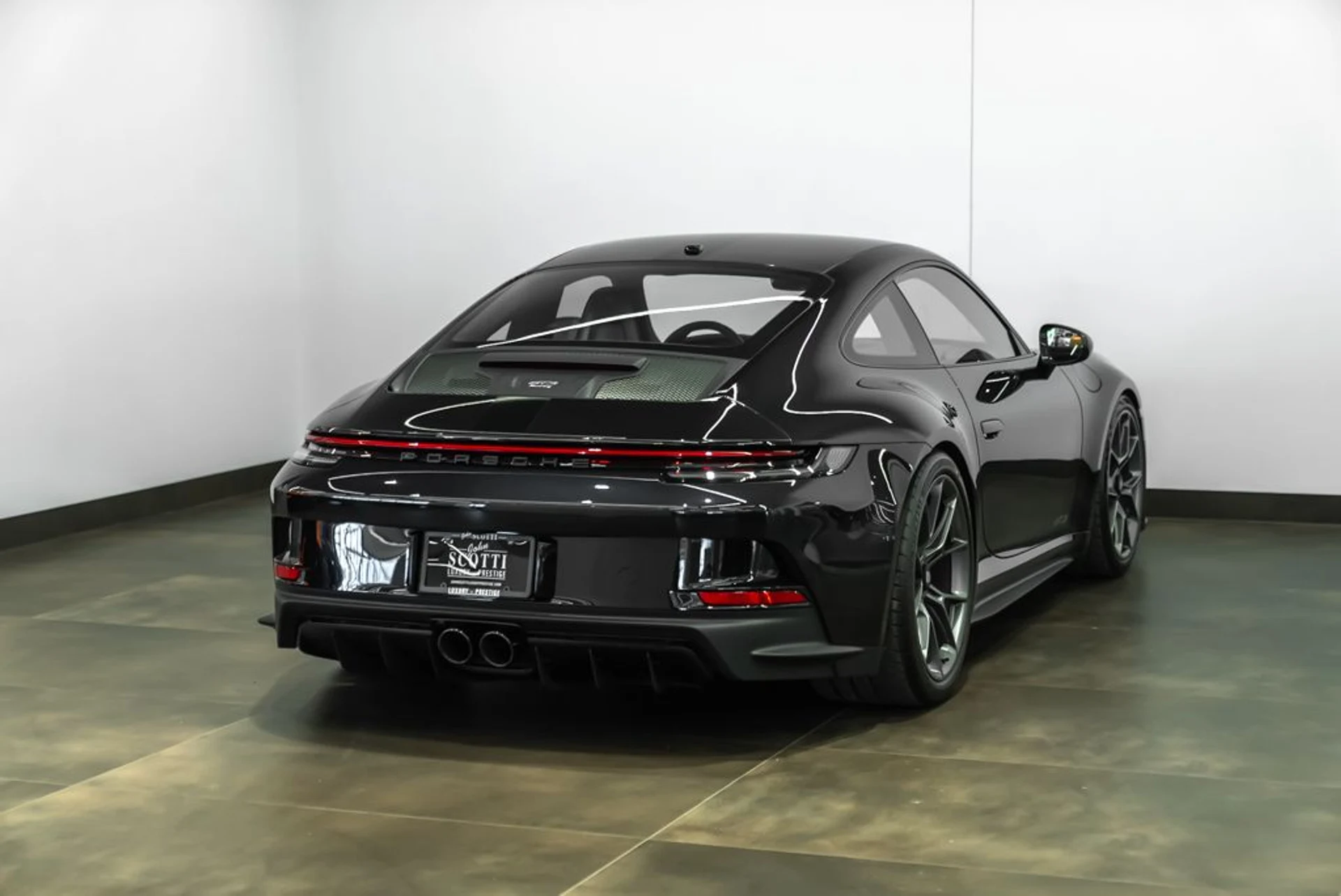 mph004_2491749007_porsche_911_2024_jpg_v_1781715934_8361a220aa