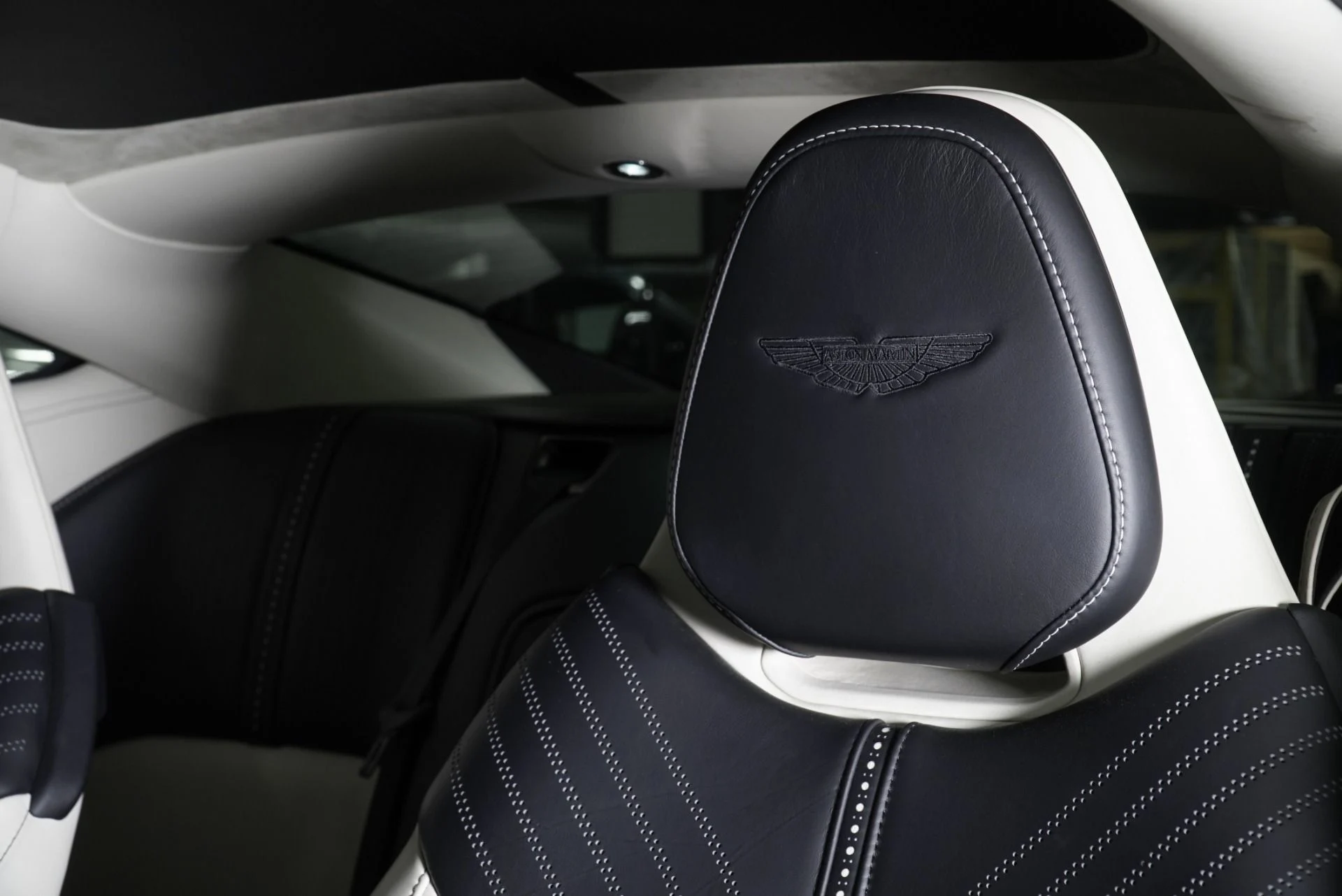 mph004_2491838251_Used_2018_Aston_Martin_DB_11_1764361405_d8c3793f4b