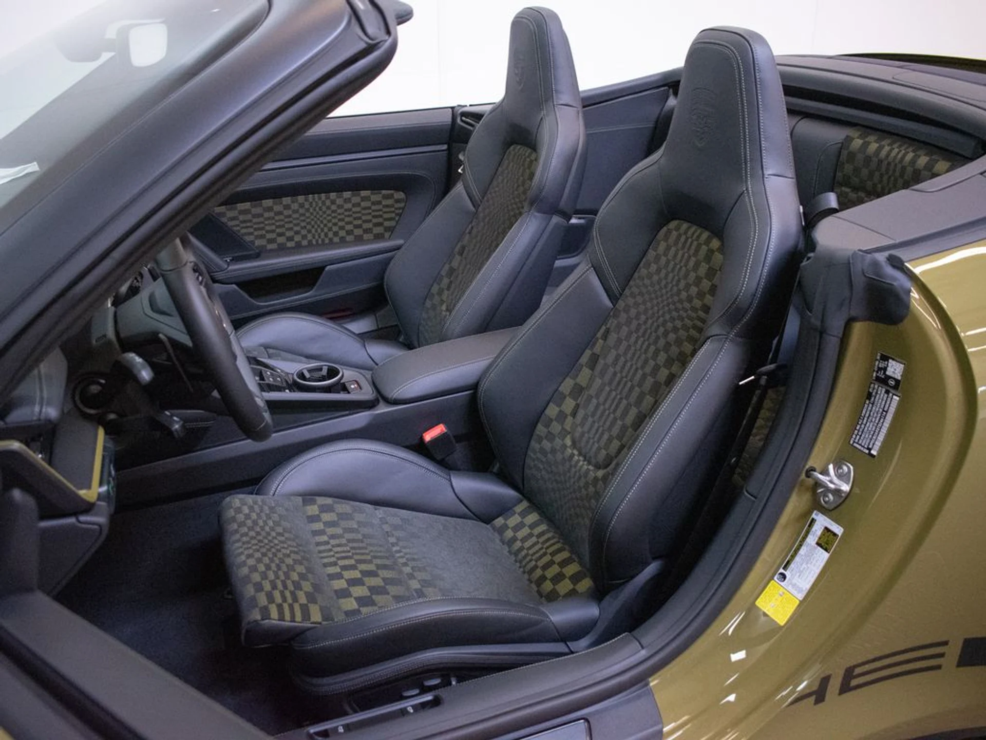 mph004_2493337134_eb0776e16fe34d7bf377c435b17a9afbx_c882b12b22