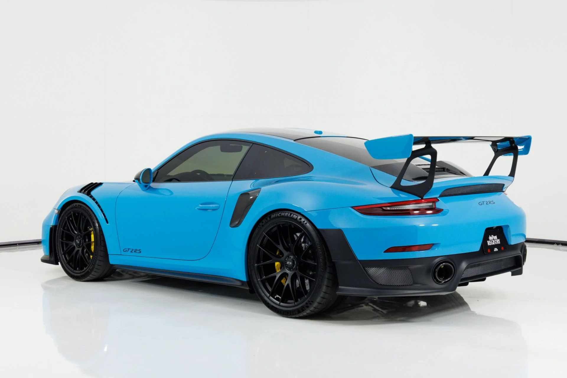 mph004_2499155778_Used_2018_Porsche_911_GT_2_RS_1783631648_df68189915