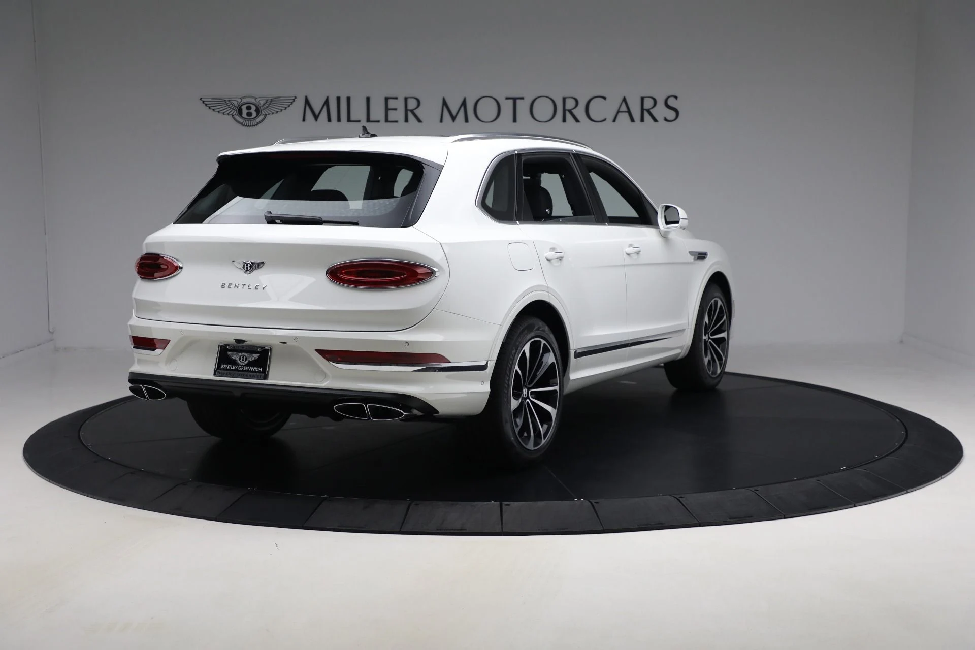mph004_2509411702_New_2025_Bentley_Bentayga_V8_8b09d8981a