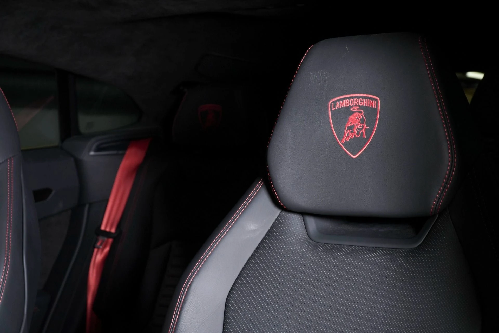 mph004_2515472209_Used_2024_Lamborghini_Urus_S_1775152944_69741d4058