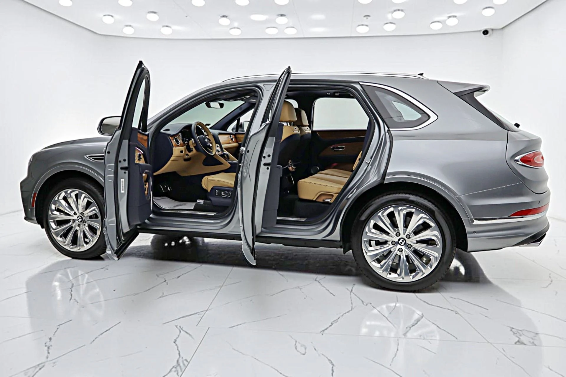 mph004_2520975439_Used_2025_Bentley_Bentayga_Azure_V8_LEASE_OPTIONS_AVAILABLE_12ce1a8812