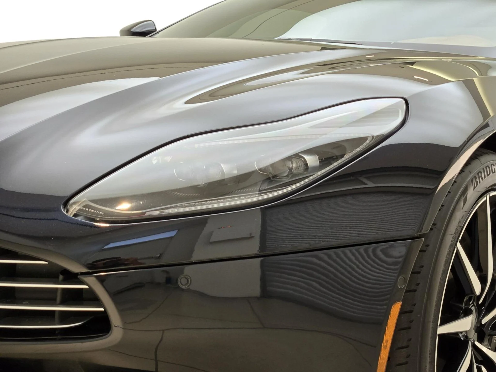 mph004_253244786_Used_2021_Aston_Martin_DB_11_1764057842_1a0ce39b2b