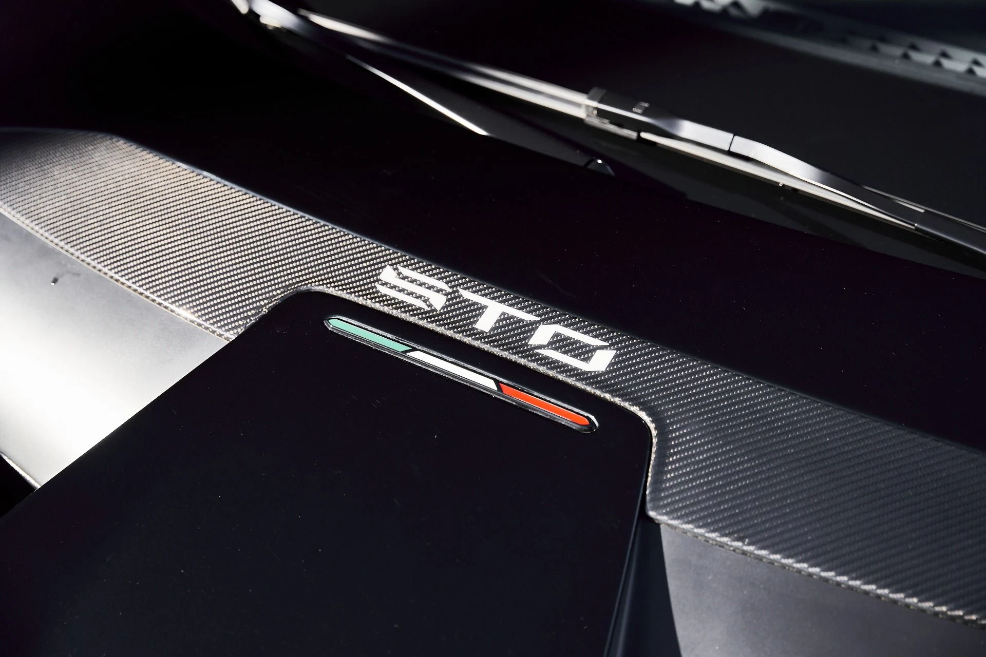 mph004_2555210174_Used_2024_Lamborghini_Huracan_STO_1768271373_3c03f06c1a