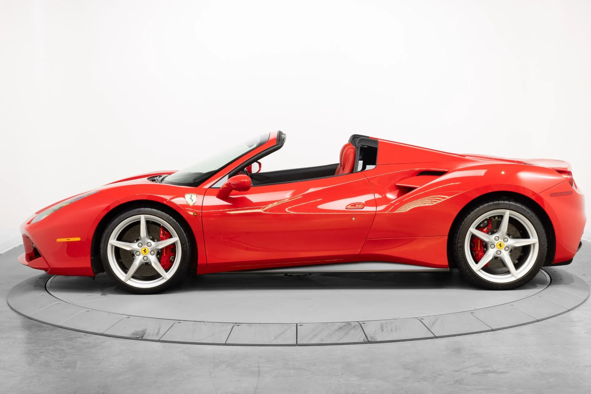 mph004_2556875295_Used_2017_Ferrari_488_Spider_1782927887_d99692e4a1