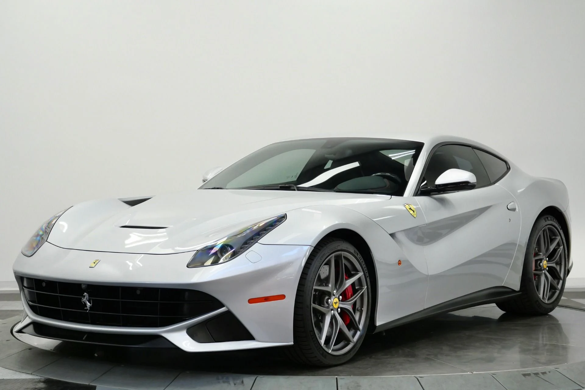 mph004_2564208932_Used_2015_Ferrari_F12berlinetta_Extensive_Interior_Carbon_Fiber_Diamond_Stitching_1790872038_5af13954fd