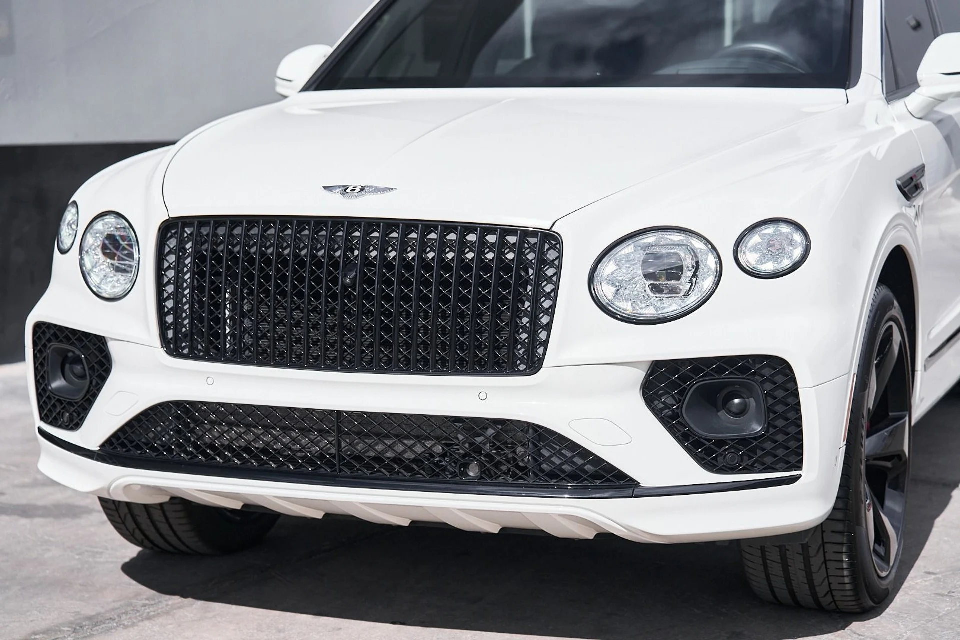mph004_2565080801_Used_2023_Bentley_Bentayga_EWB_Azure_1745273088_2467a46aec
