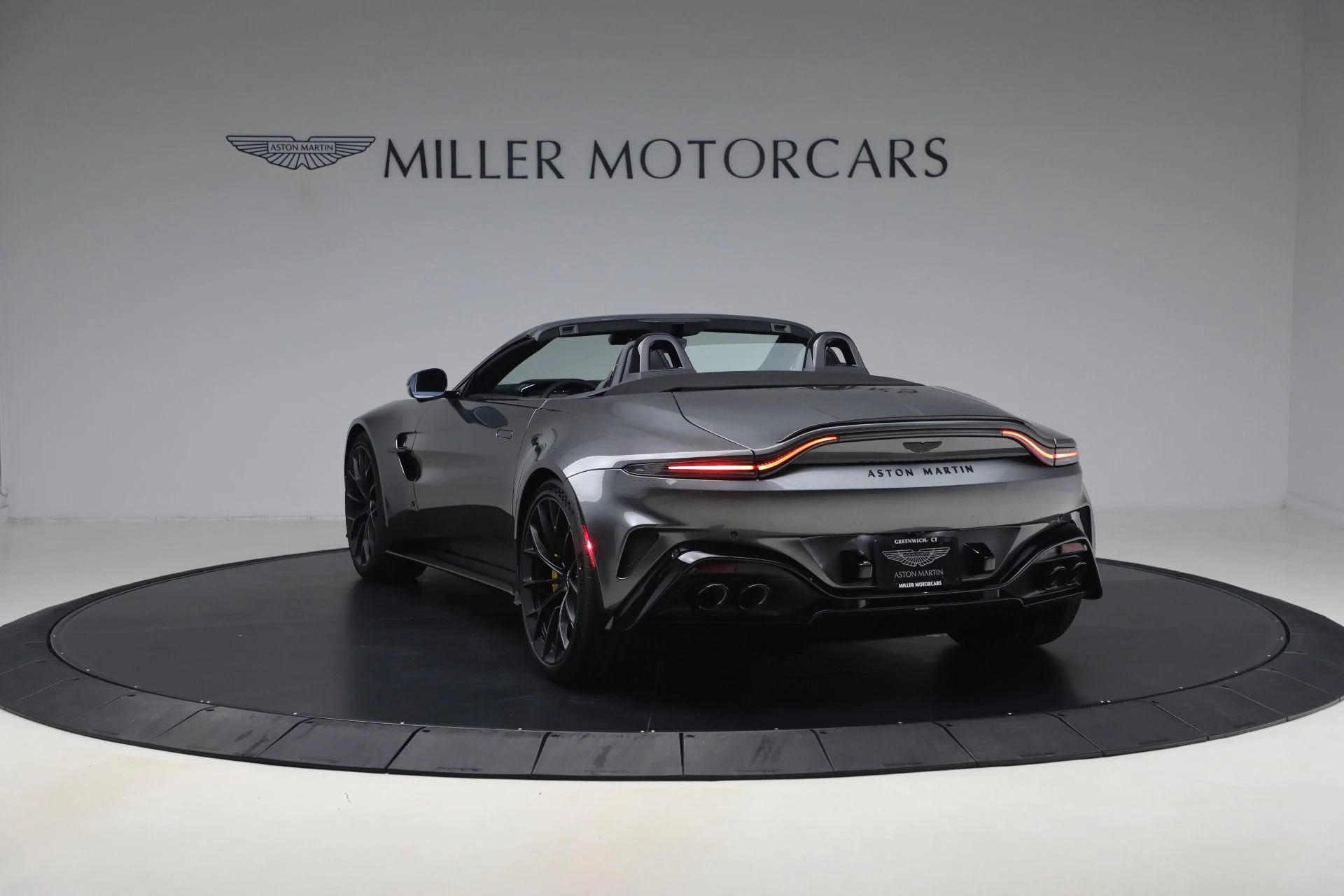 mph004_2572122480_New_2026_Aston_Martin_Vantage_S_Roadster_1776880029_0a1fdd7922