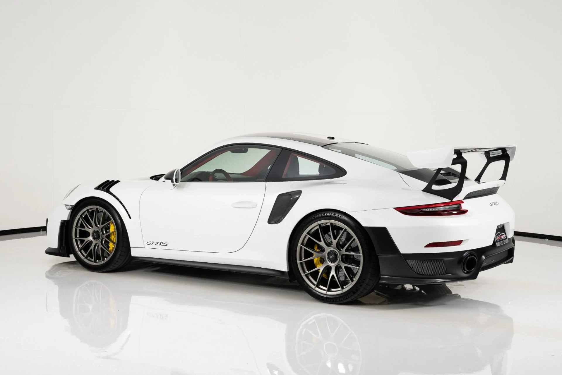 mph004_2584160045_Used_2018_Porsche_911_GT_2_RS_1755537999_664200b1bd