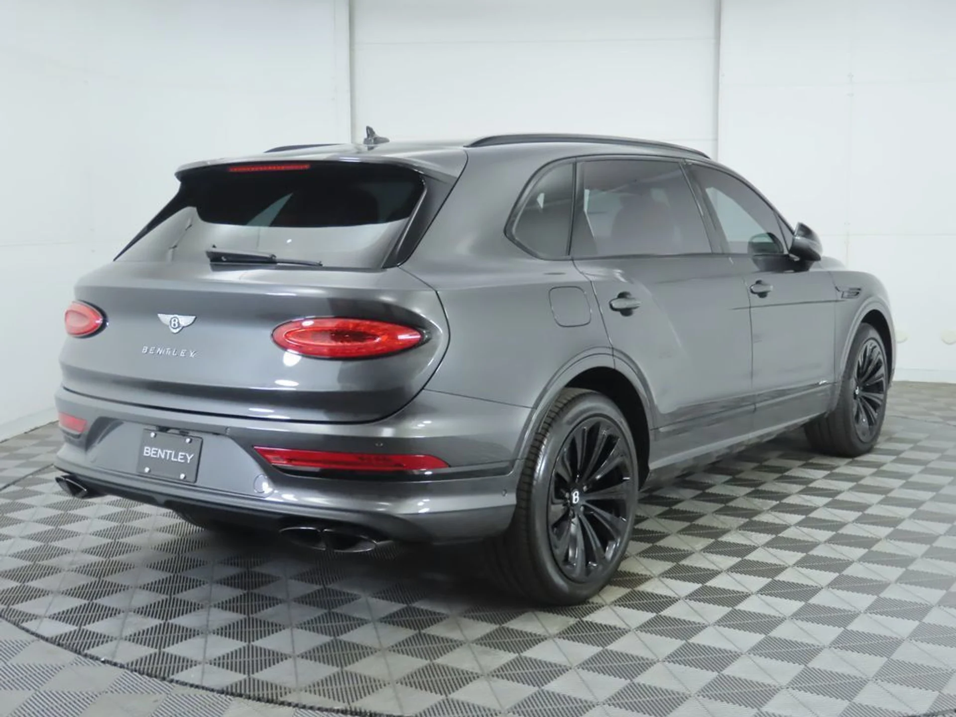 mph004_2586530569_used_2023_bentley_bentayga_ewb_azure_8119_22967334_5_1024_ff7aa8fe22