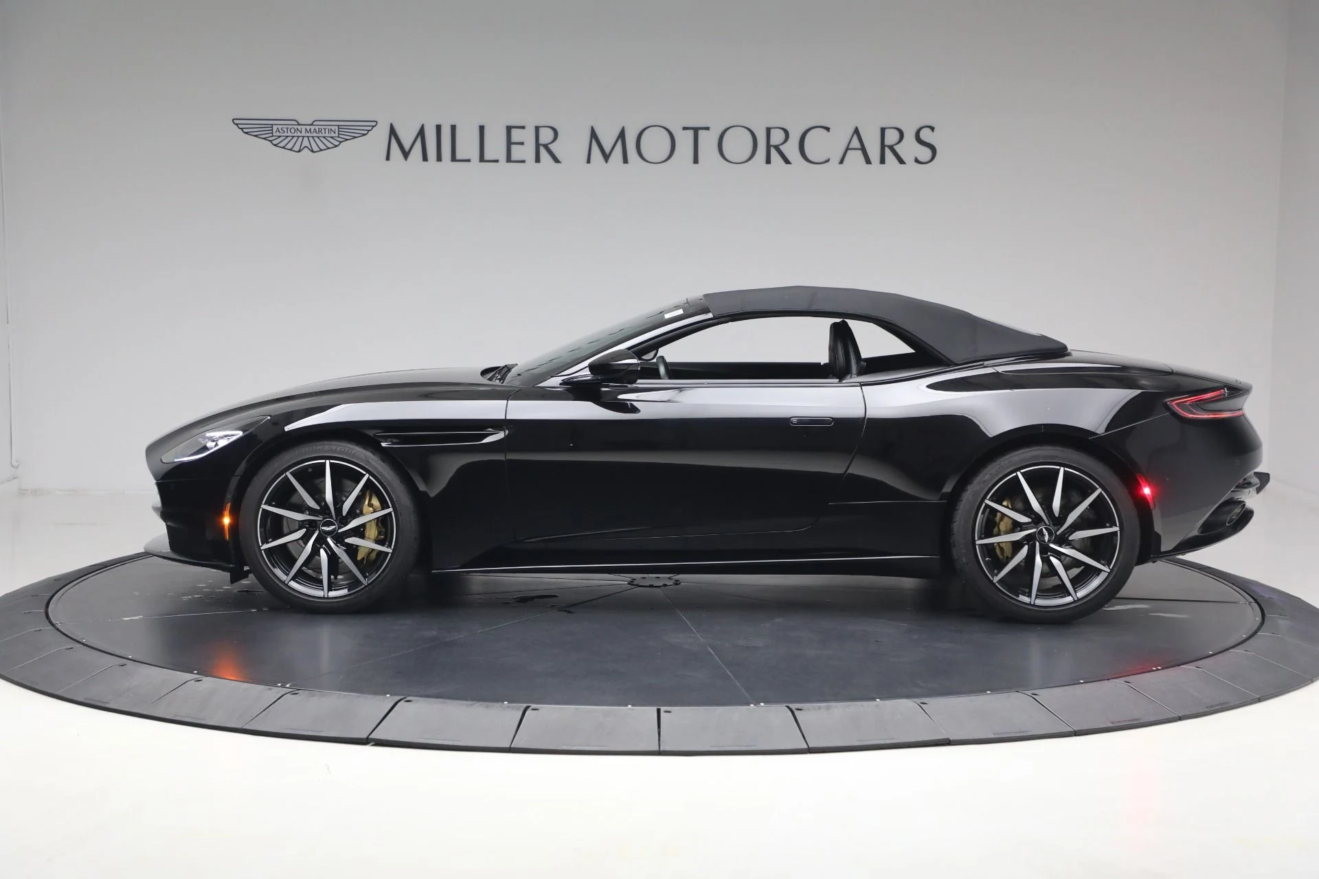 mph004_2586922677_Used_2020_Aston_Martin_DB_11_Volante_1780502553_8699299cc4