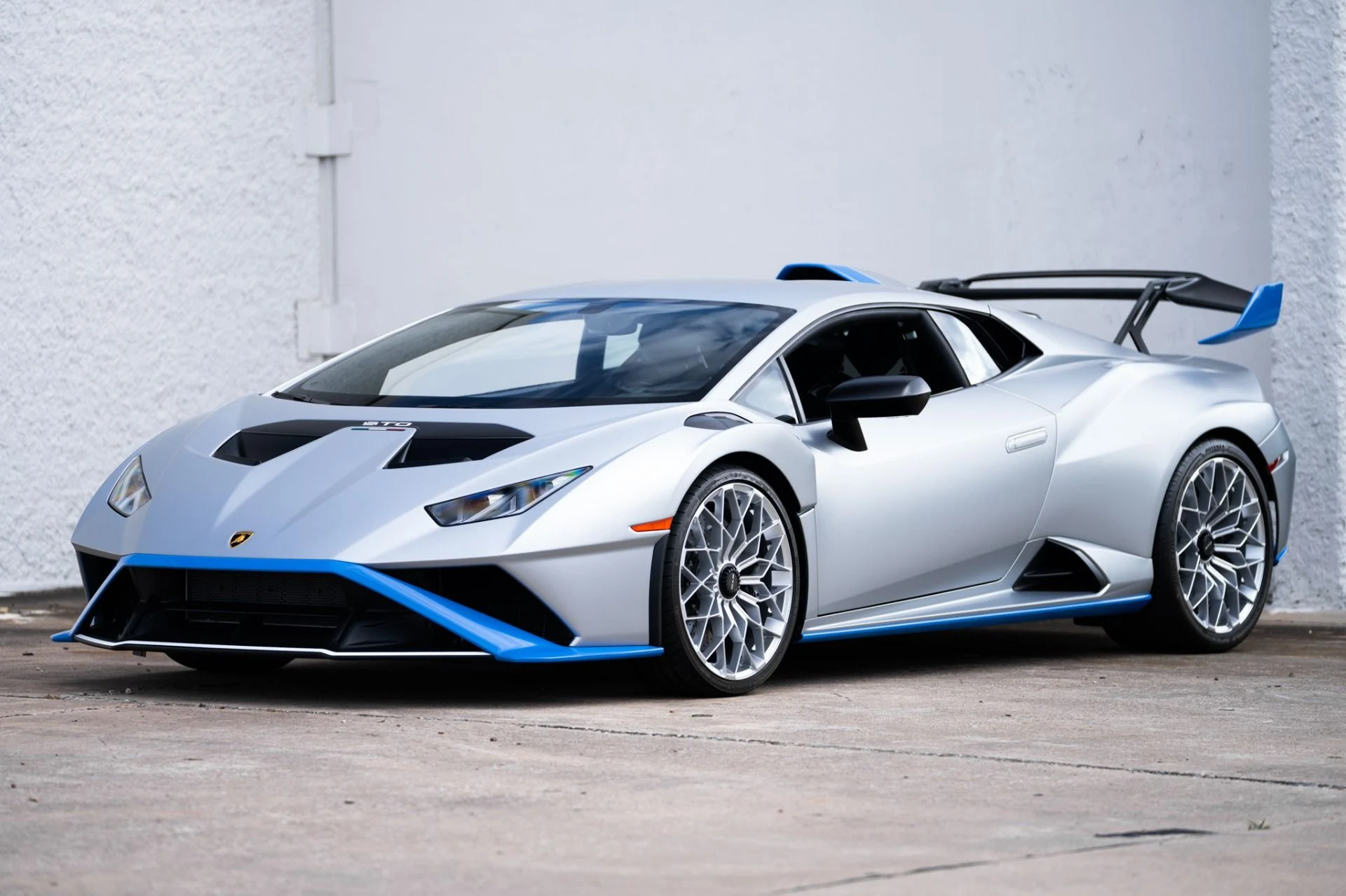 mph004_2597809779_Used_2023_Lamborghini_Huracan_STO_1760737861_46feaeef26