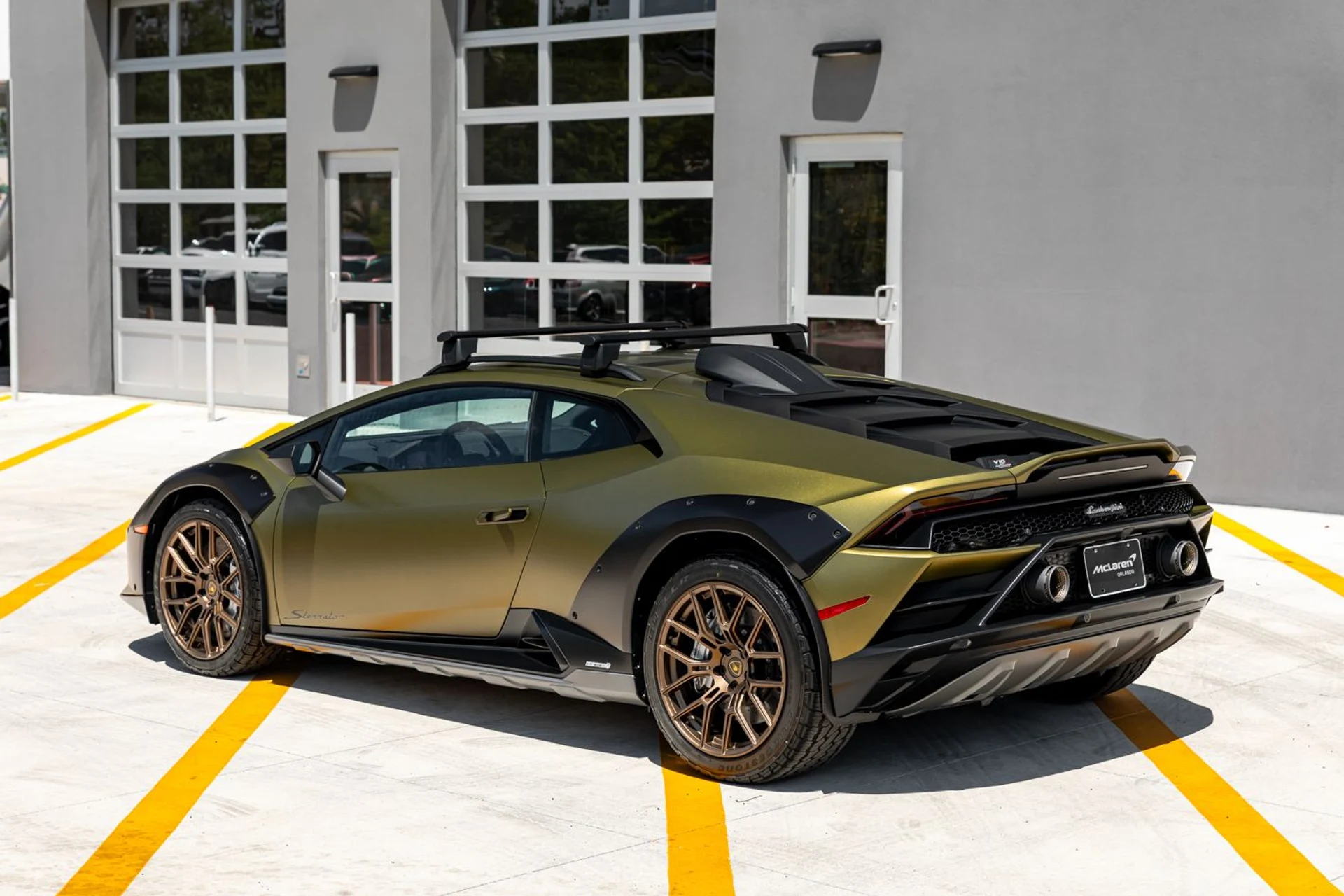 mph004_2597900042_Used_2024_Lamborghini_Huracan_Sterrato_846c097da4
