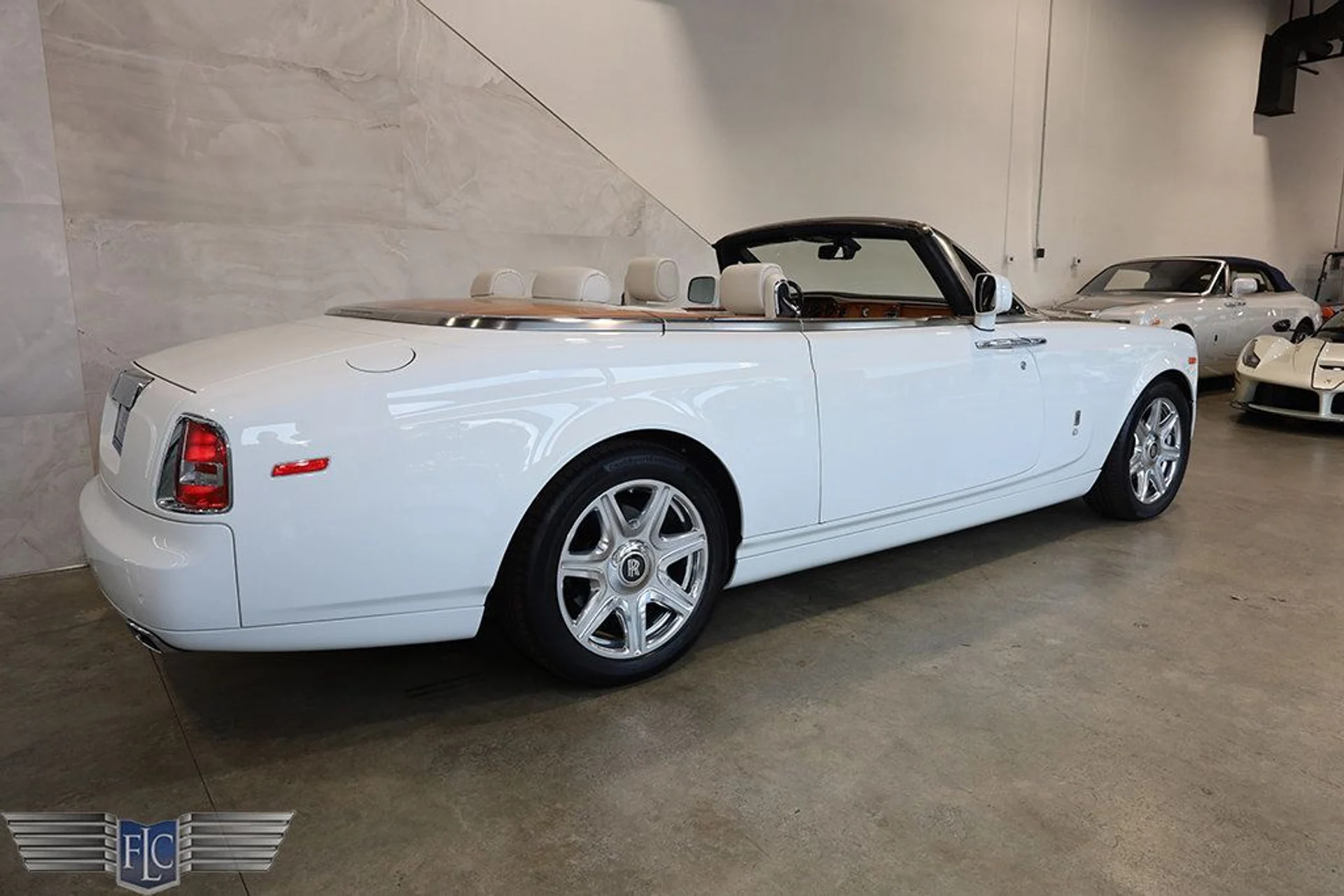 mph004_260635528_used_2014_rolls_royce_phantom_drophead_coupe_9689_22941725_5_1024_fe55dbcf8a