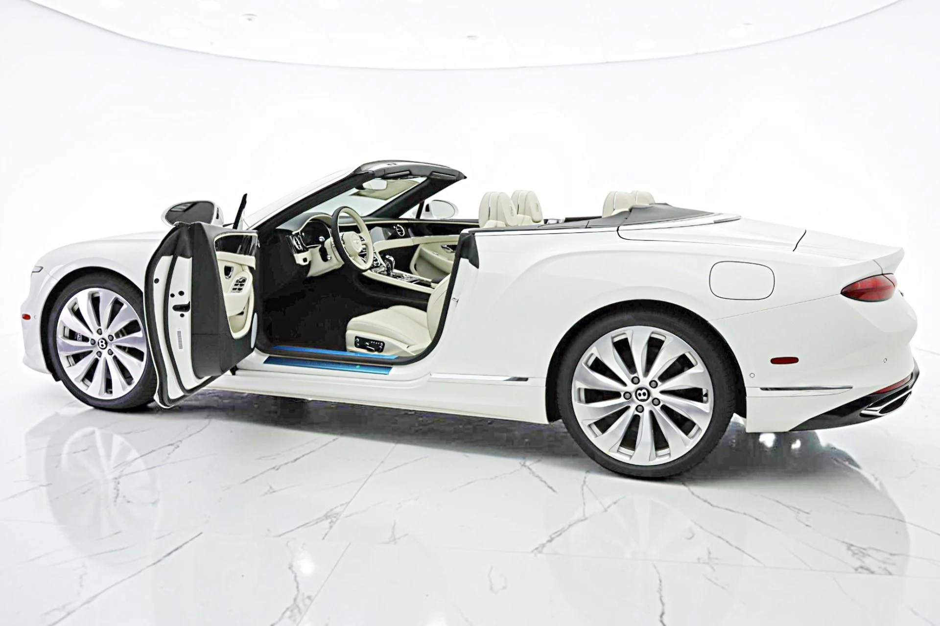 mph004_2609504396_New_2026_Bentley_Continental_GTC_db31813dd3