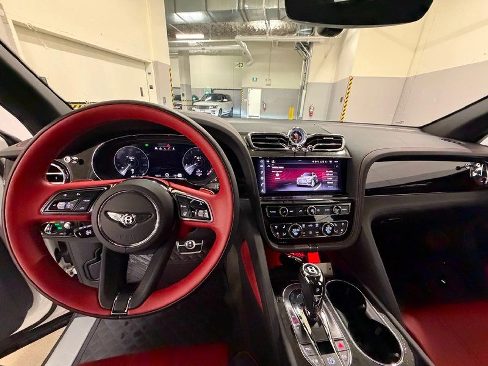 mph004_2620761037_38487560_06015_2021_bentley_bentayga_005_9168026a5f