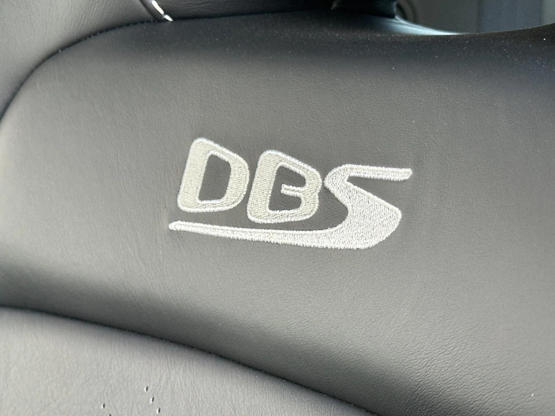 mph004_2620973251_Used_2019_Aston_Martin_DBS_Superleggera_1760105748_08d0d0c9d4