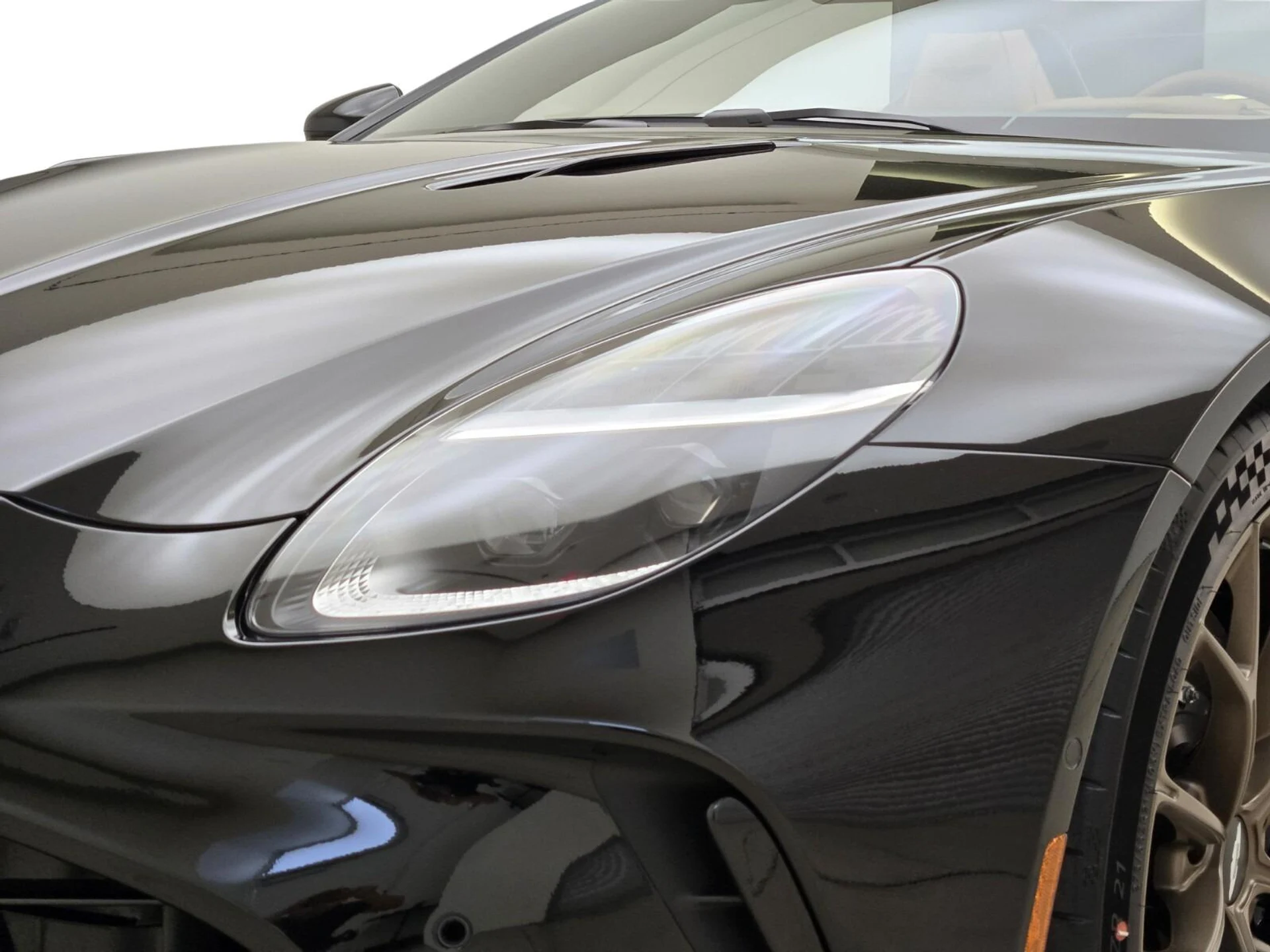 mph004_2632189107_New_2026_Aston_Martin_Vantage_S_1776403016_61fa8303f3