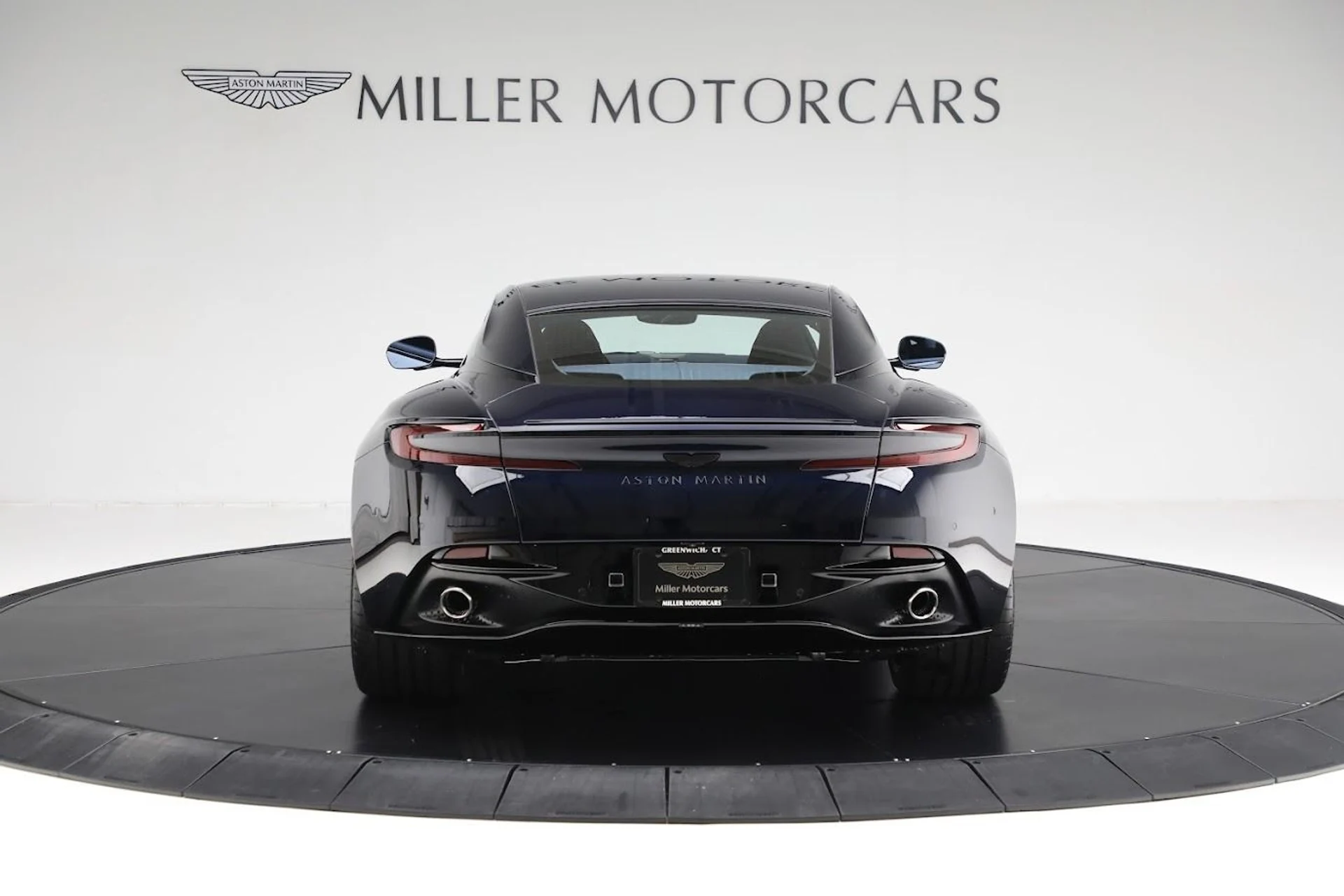 mph004_2638021888_Used_2024_Aston_Martin_DB_12_V8_62effe7b0e