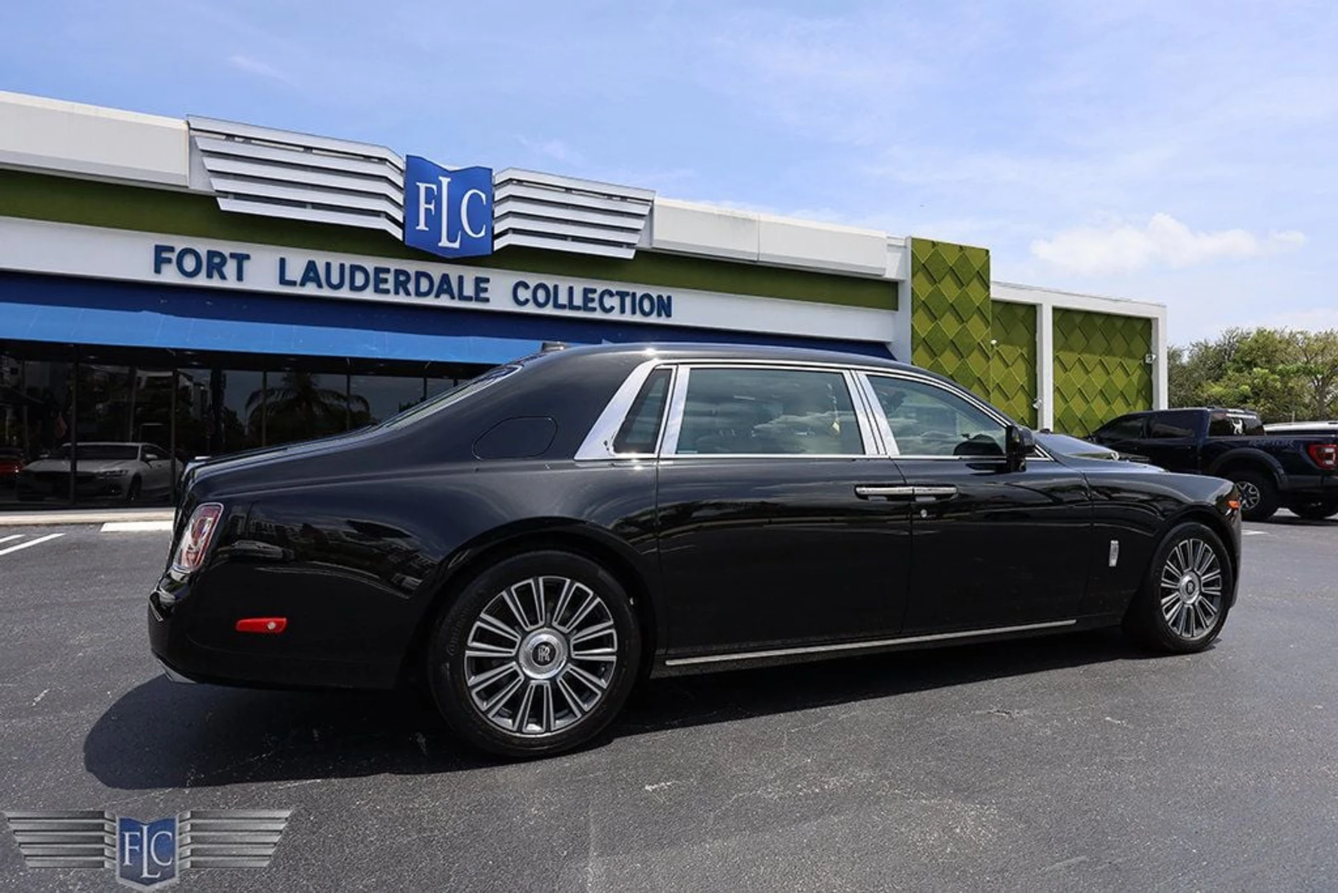 mph004_2638812331_used_2020_rolls_royce_phantom_extendedwheelbasesedan_6305_22909109_5_1024_ac7534d428