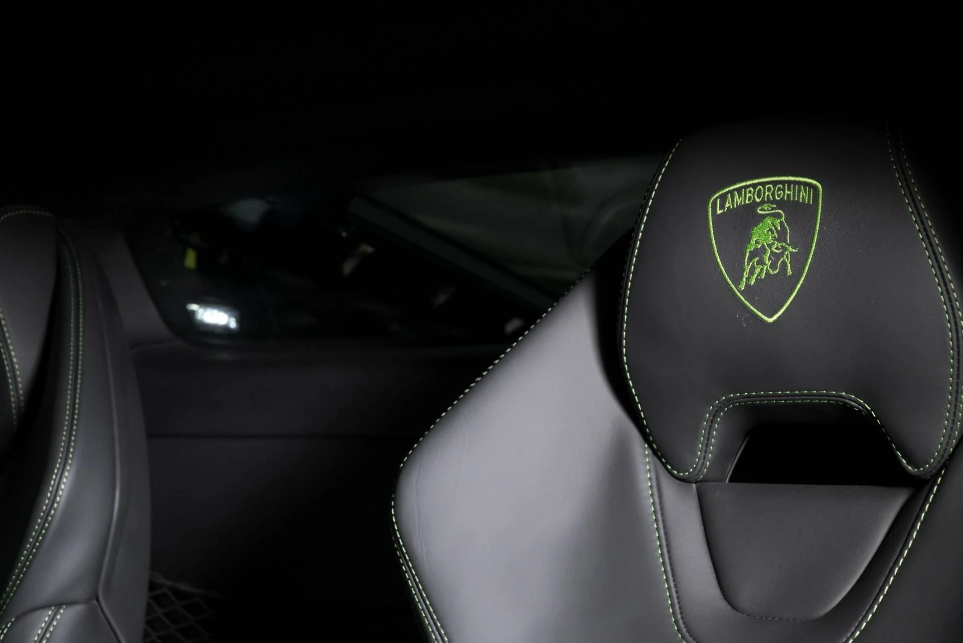 mph004_2640358154_Used_2022_Lamborghini_Huracan_EVO_1774468302_dd8bd144c1