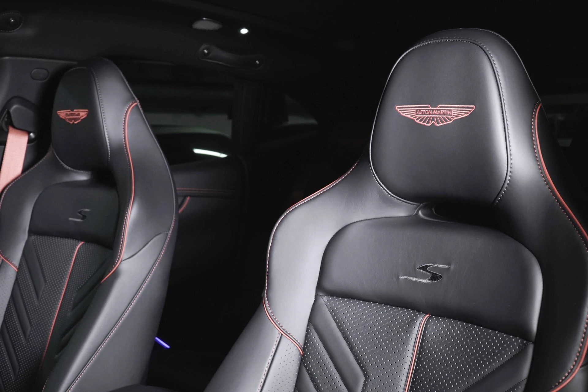 mph004_2644764078_New_2026_Aston_Martin_DBX_S_1781900282_fc1332420d