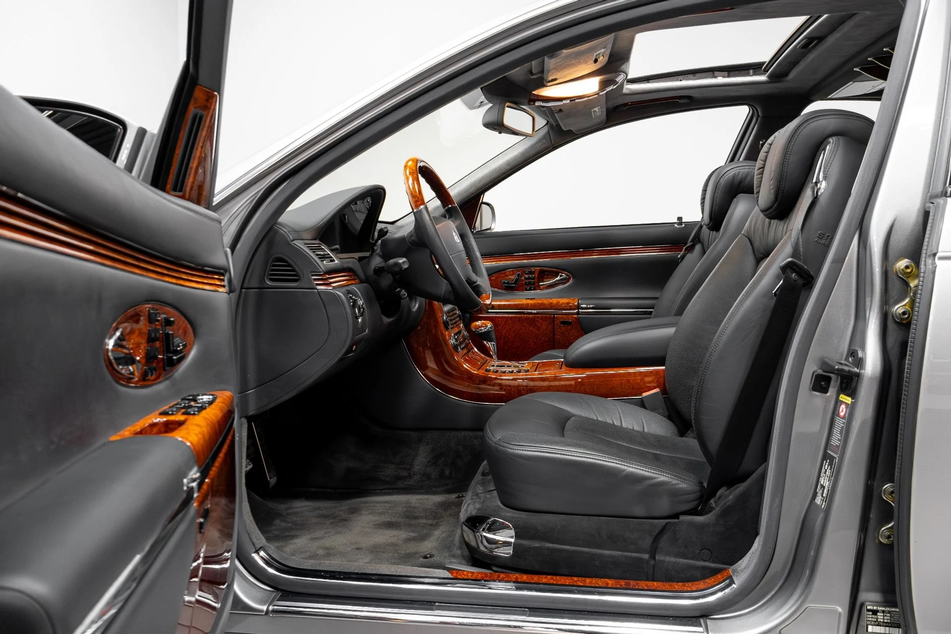 mph004_2658077835_Used_2004_Maybach_57_1769486757_5e6b5feb17