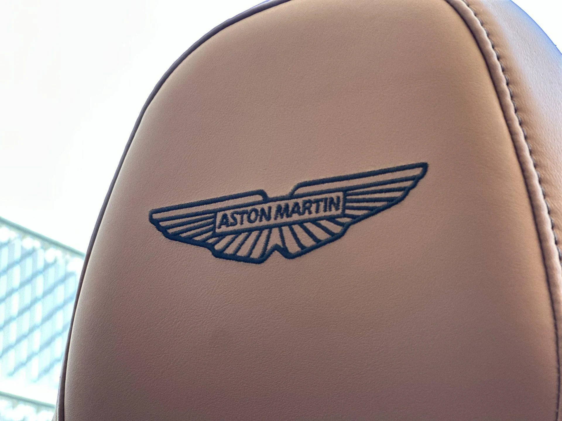 mph004_2666018355_Used_2025_Aston_Martin_DB_12_Volante_1778229487_b49f5a3bfc