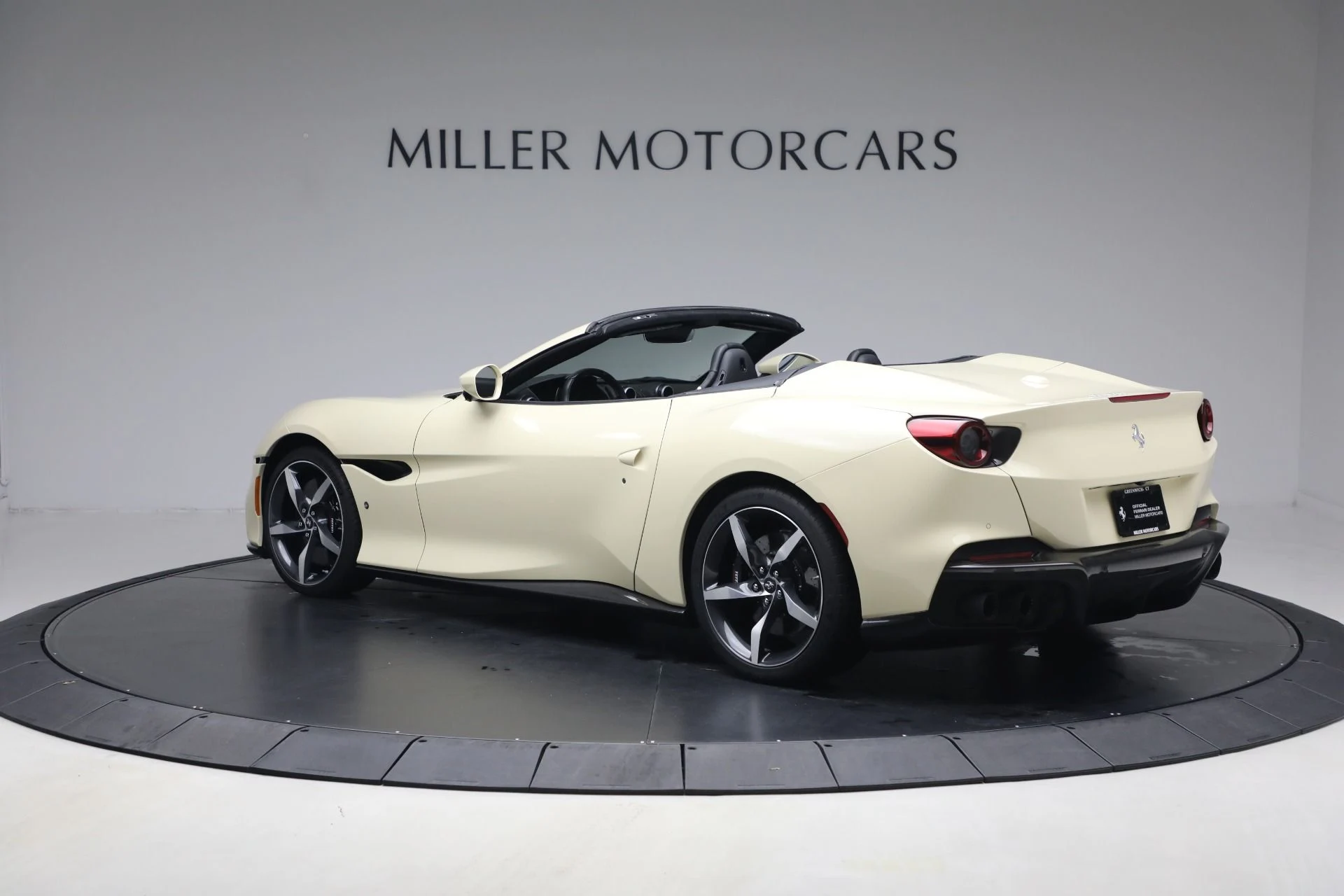 mph004_2668972311_Used_2023_Ferrari_Portofino_M_1767989995_252e310a7f