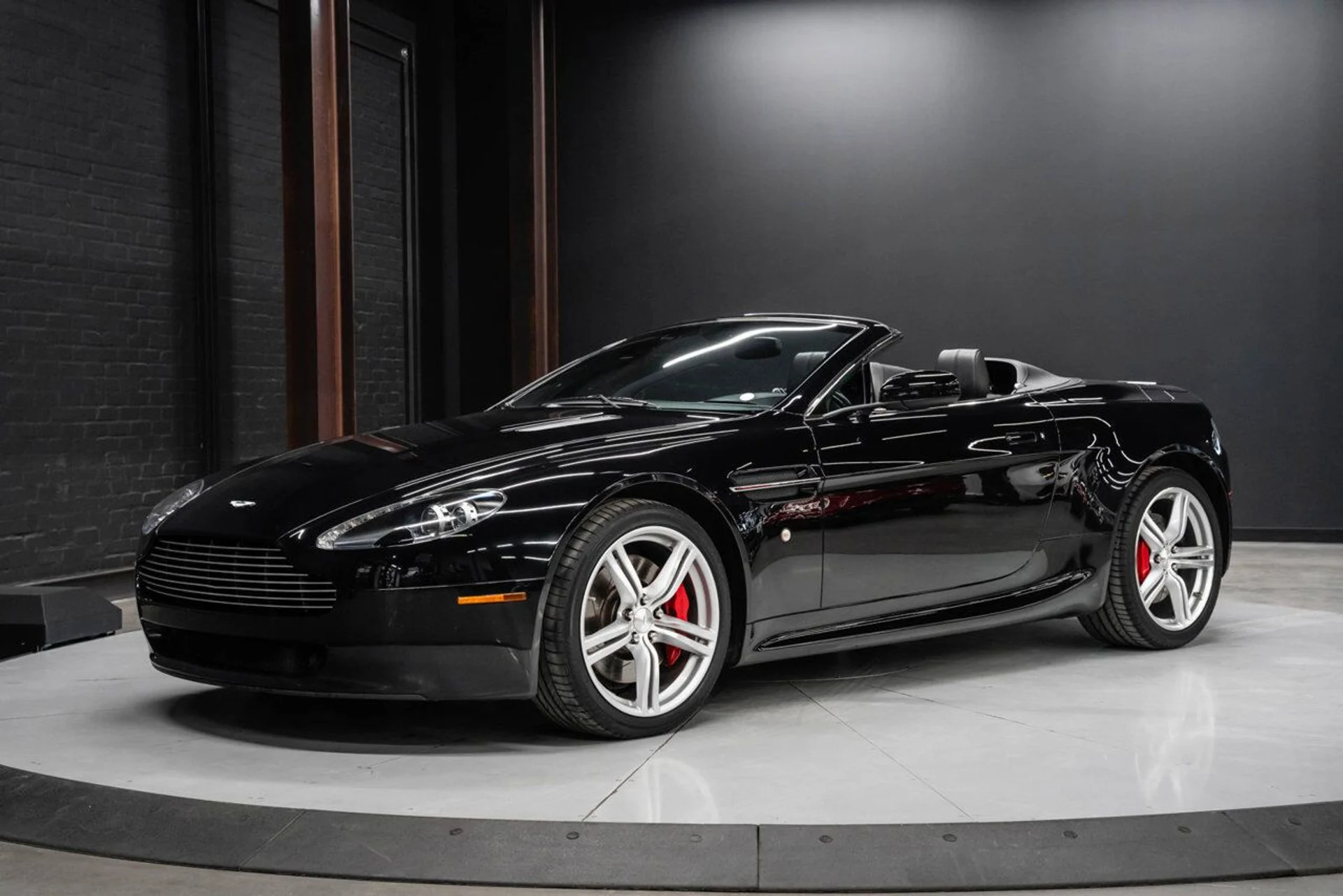 mph004_2677416119_aston_martin_vantage_2008_41b75aa391