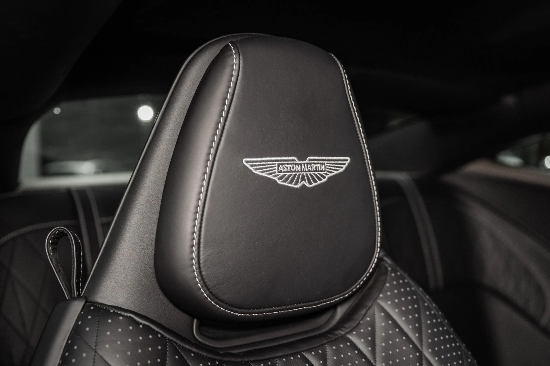 mph004_2682059020_Used_2024_Aston_Martin_DB_12_Coupe_1761150102_d39f6fb227