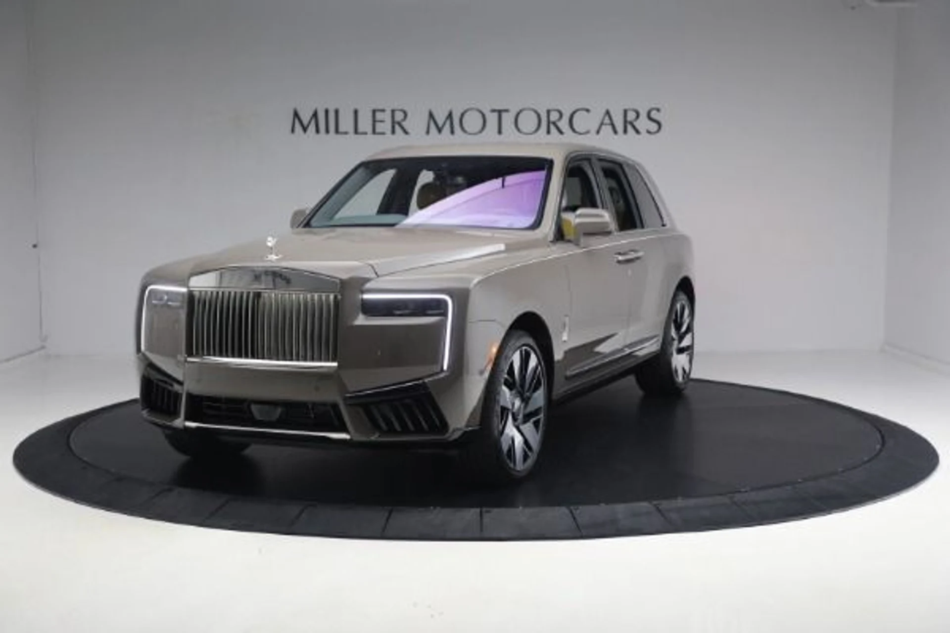 mph004_2683990594_New_2025_Rolls_Royce_Cullinan_7b408e2b74